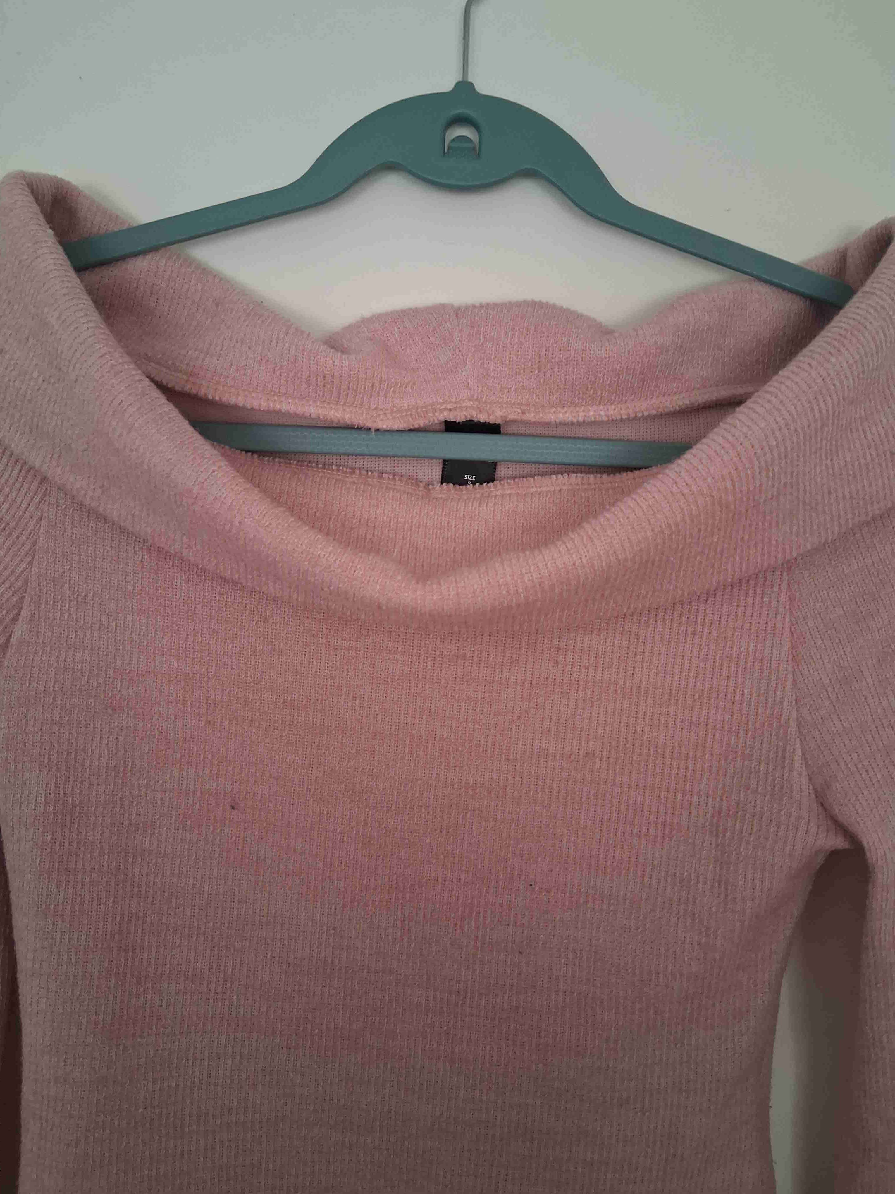 Sweater rosado hombros descubiertos - 3