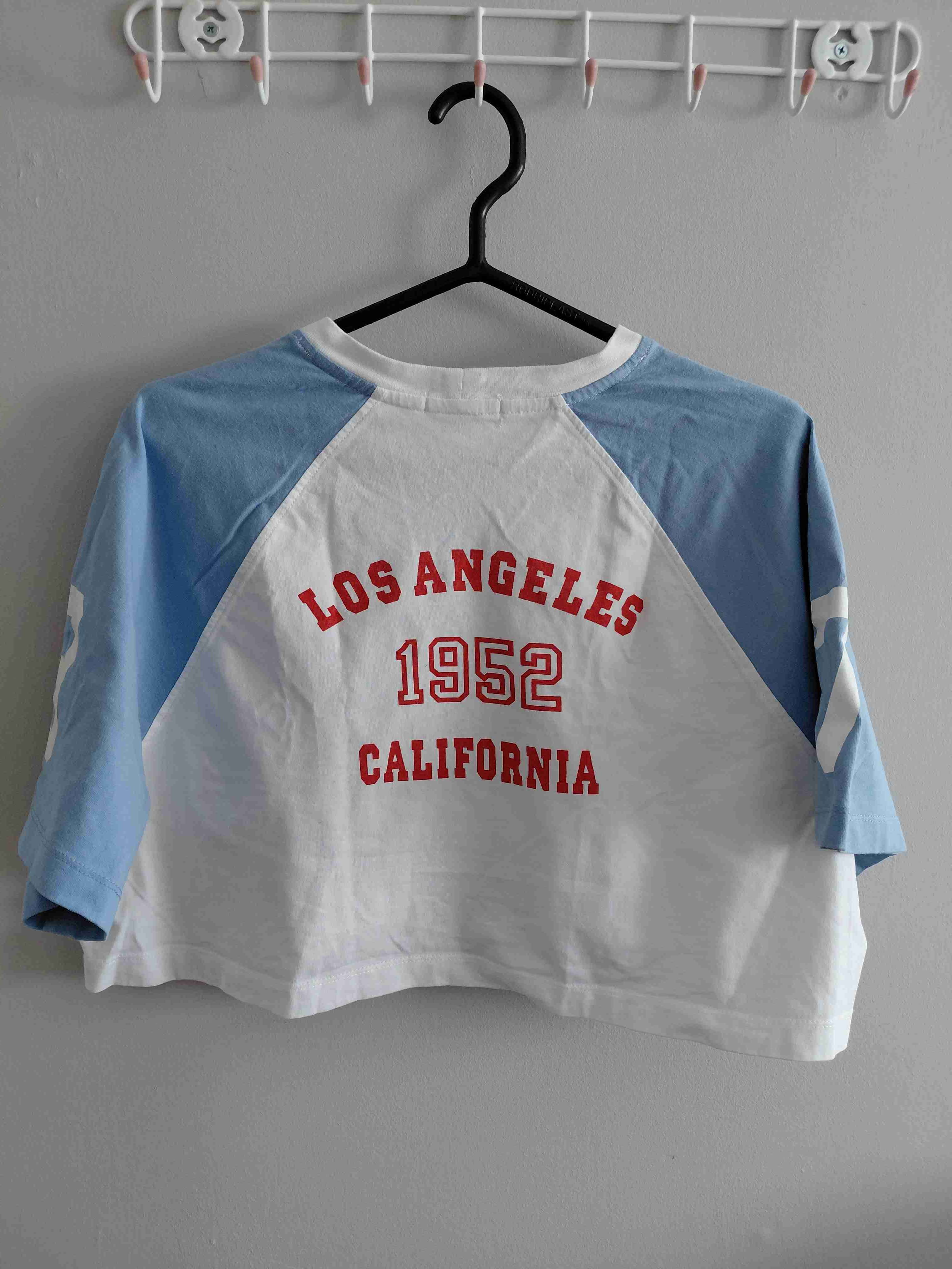 Polera manga raglán azul y blanca - 2