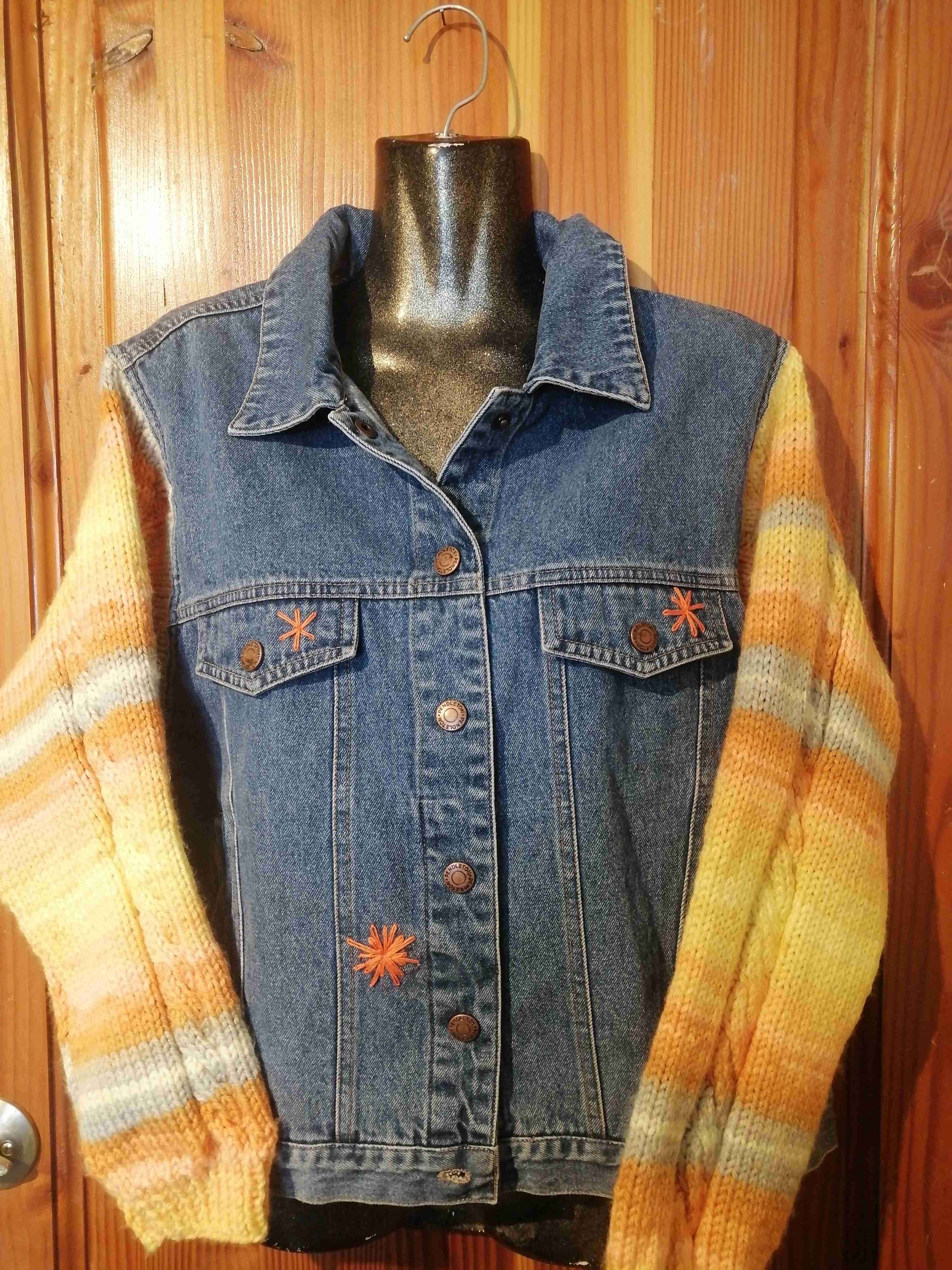 Chaqueta de mezclilla con mangas tejidas - miniatura 1