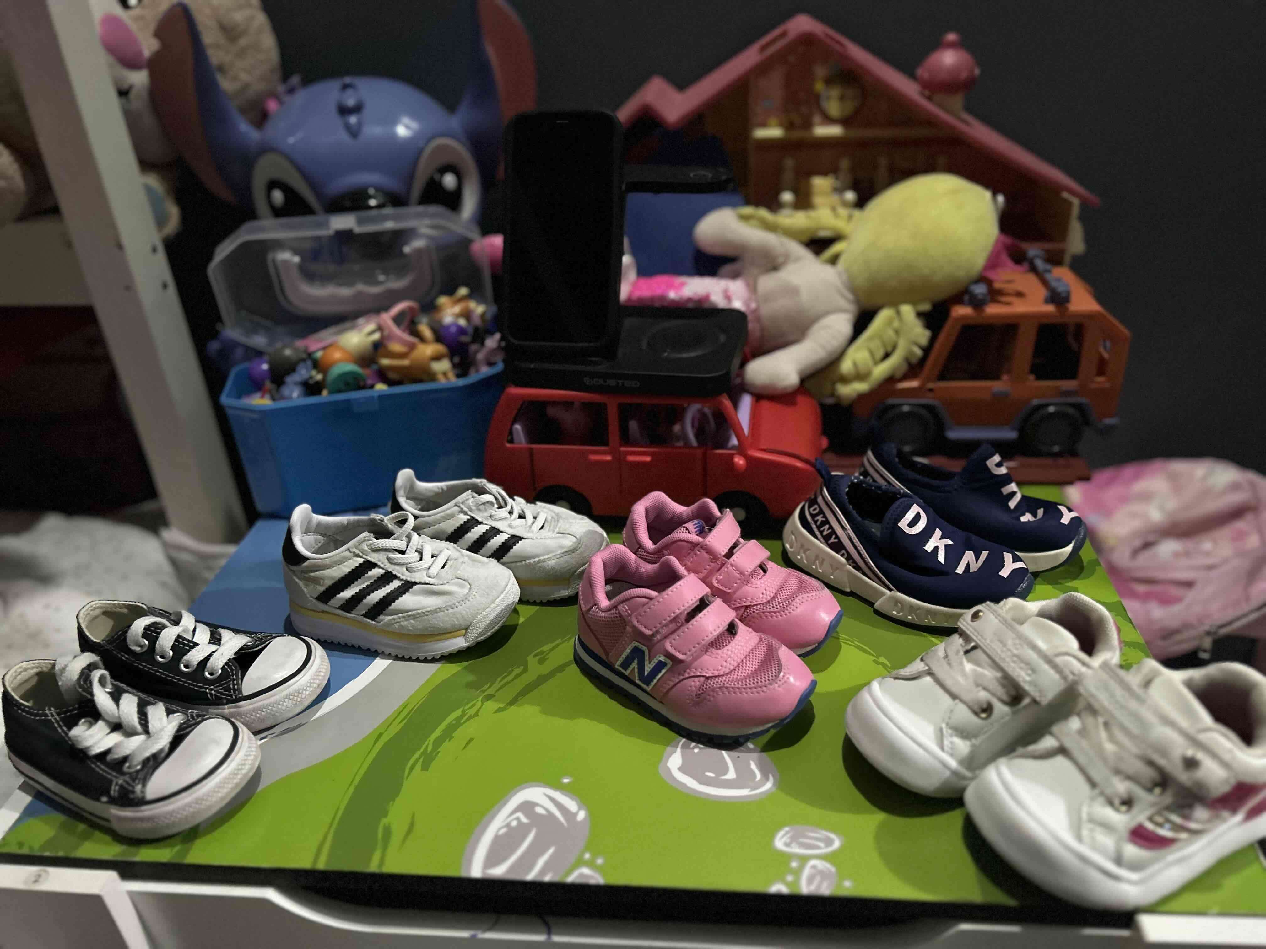 Zapatillas niñas DKNY , converce, limonada y new b - miniatura 5