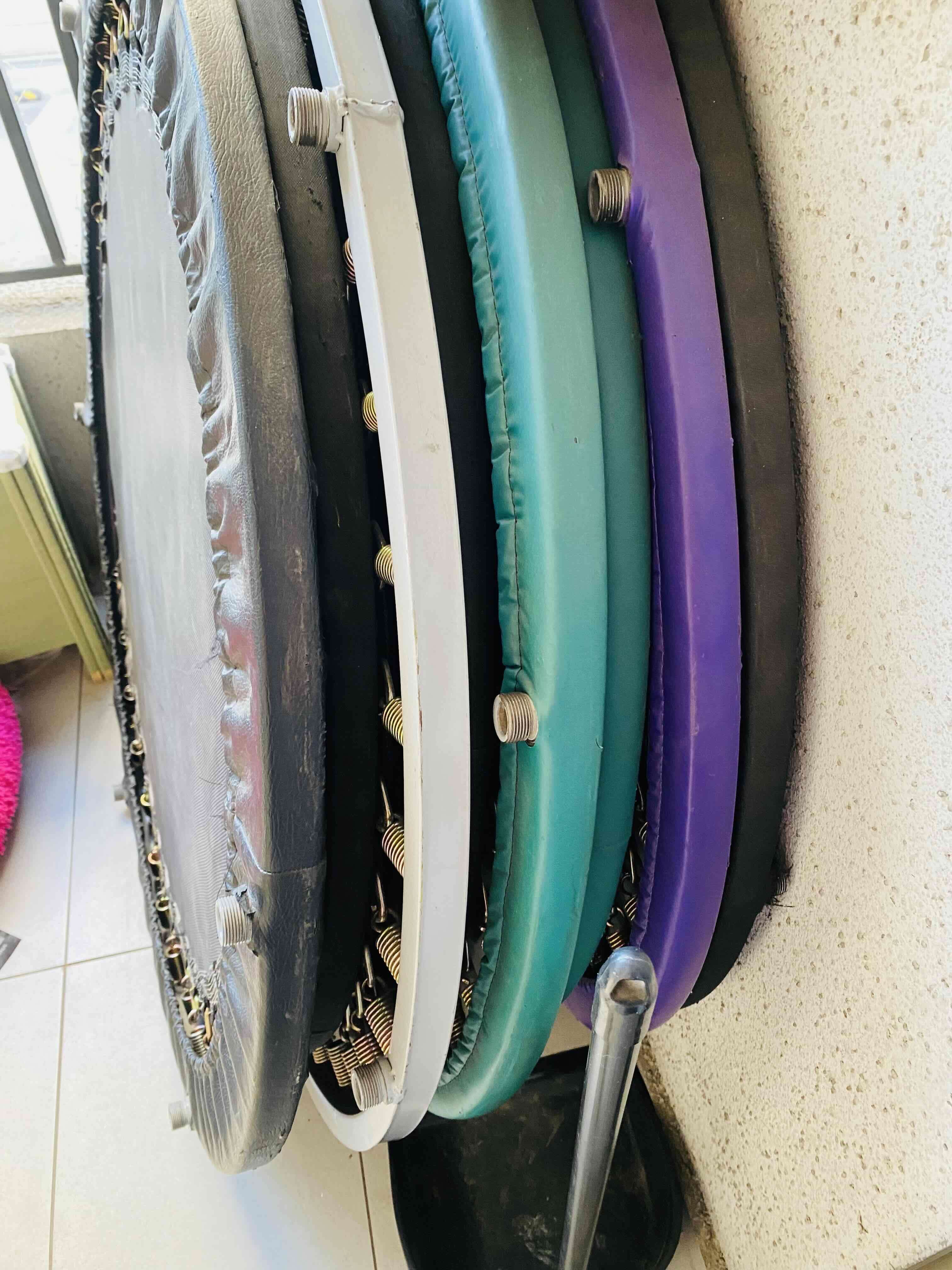 Trampolines múltiples coloridos