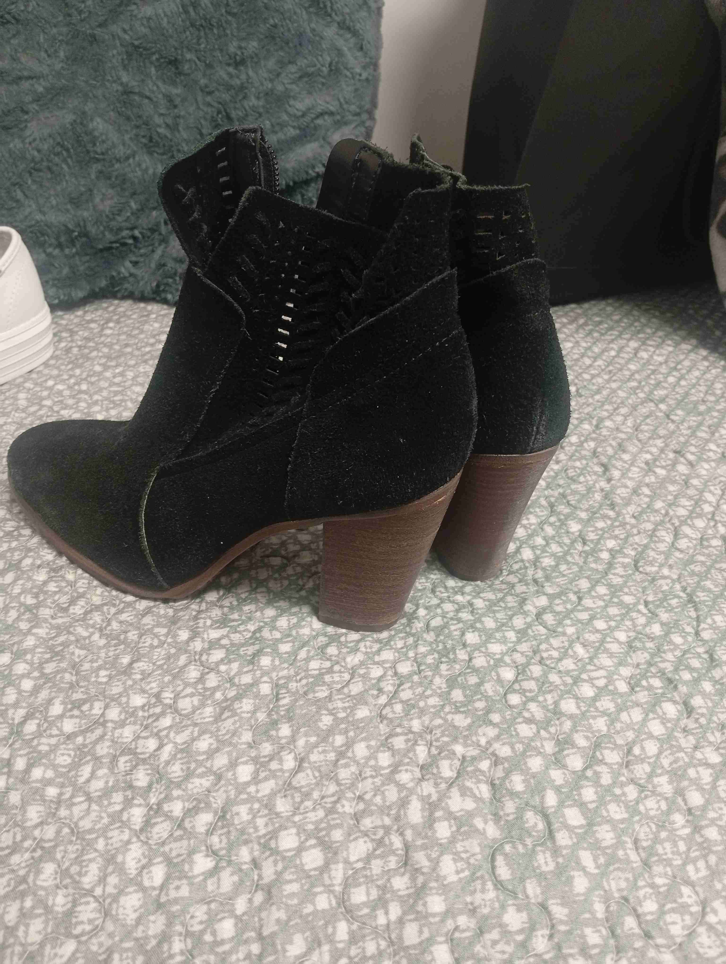 Botines negros de gamuza con taco - 1