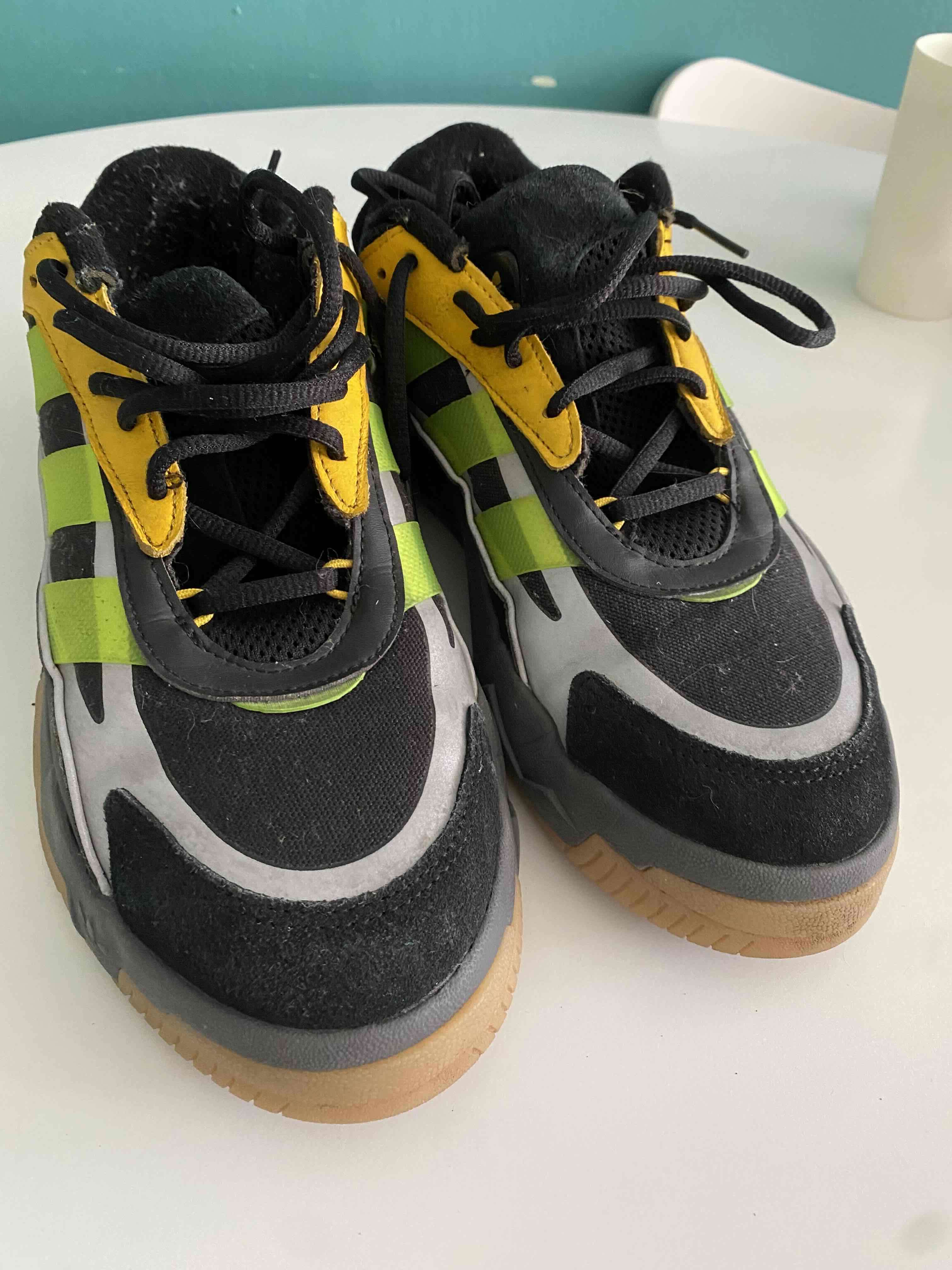 Zapatillas deportivas negro y verde Adidas - miniatura 3