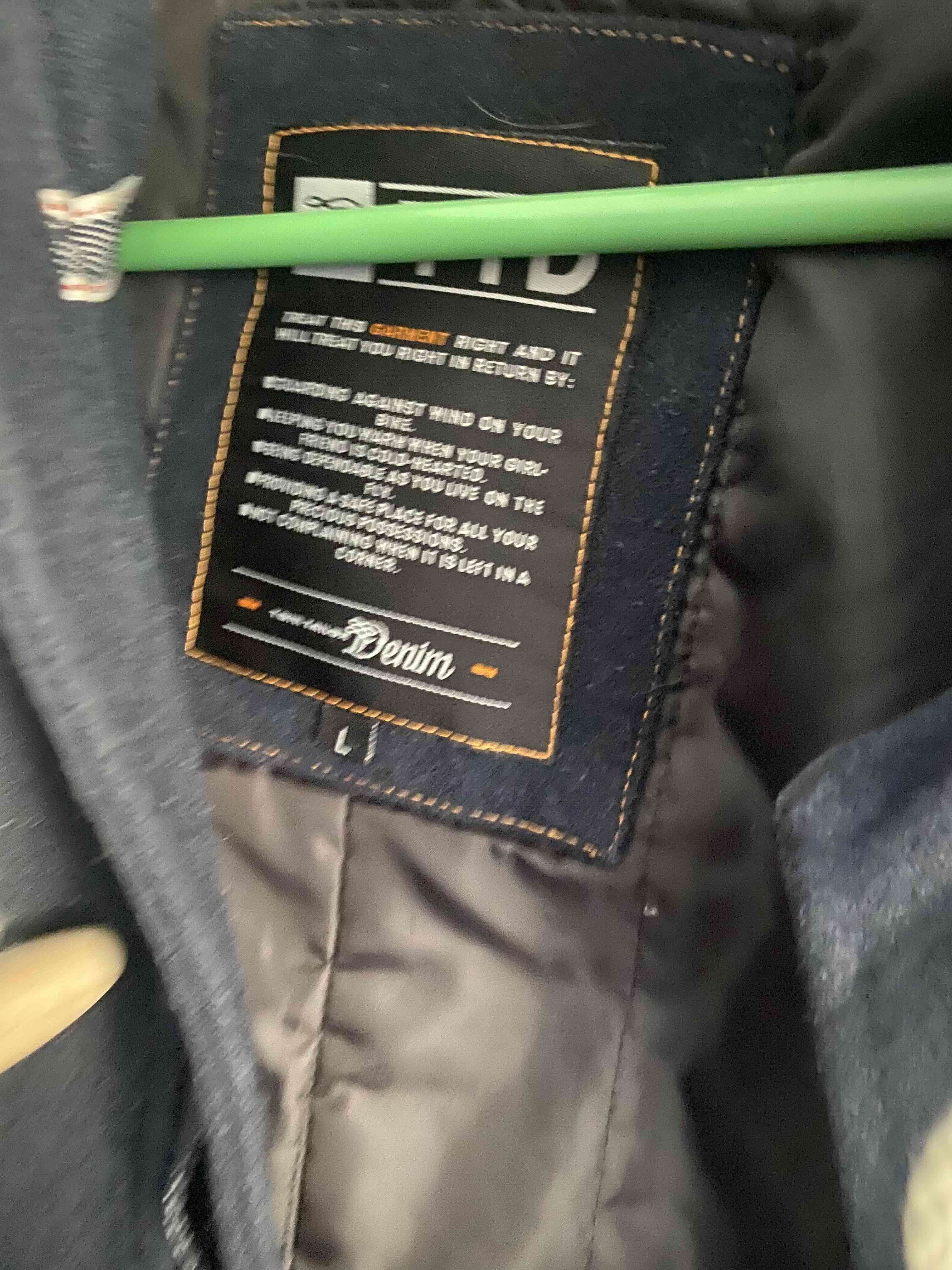 Abrigo azul con broches de madera - miniatura 2