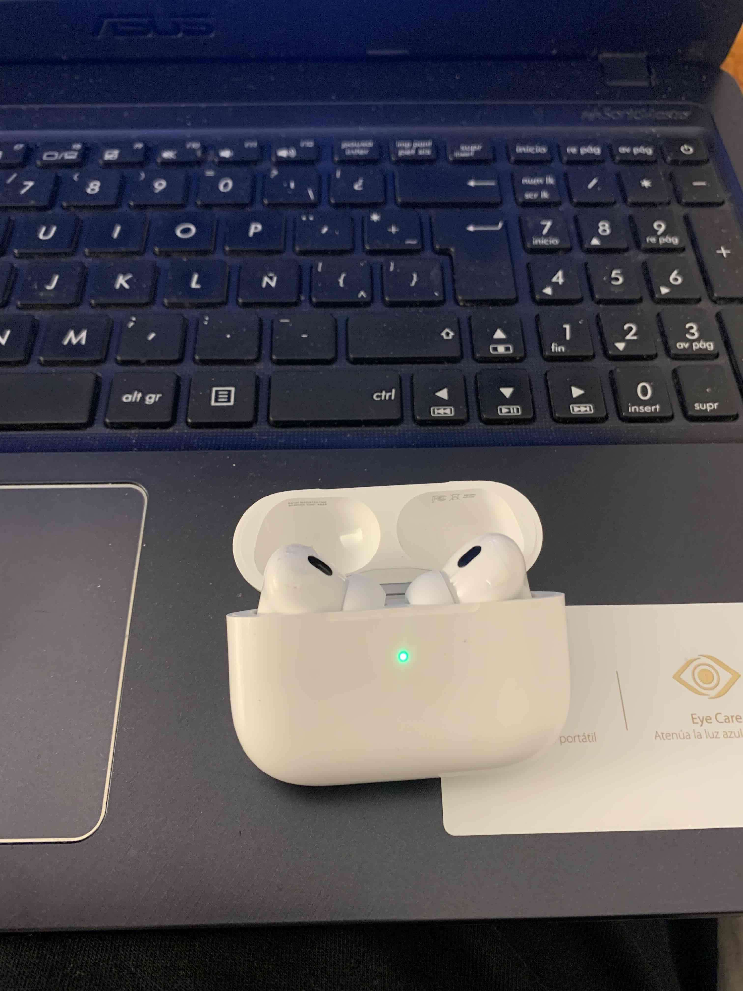 Audífonos inalámbricos blancos - miniatura 6