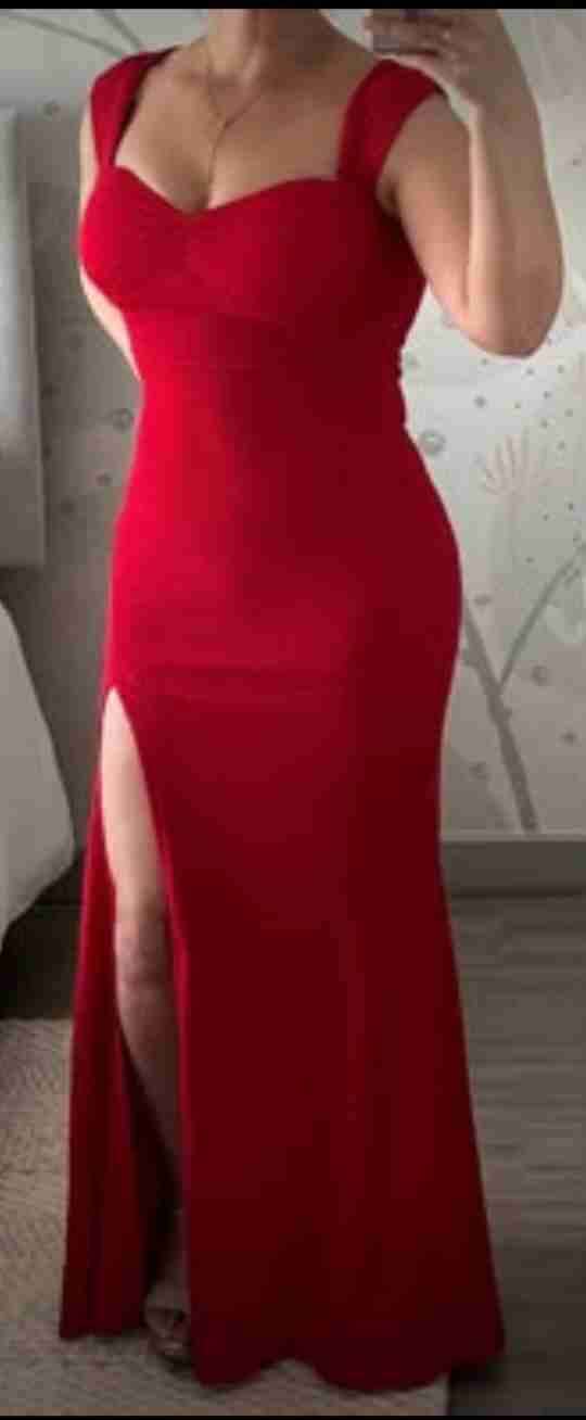 Vestido rojo elegante con abertura, súper elastico