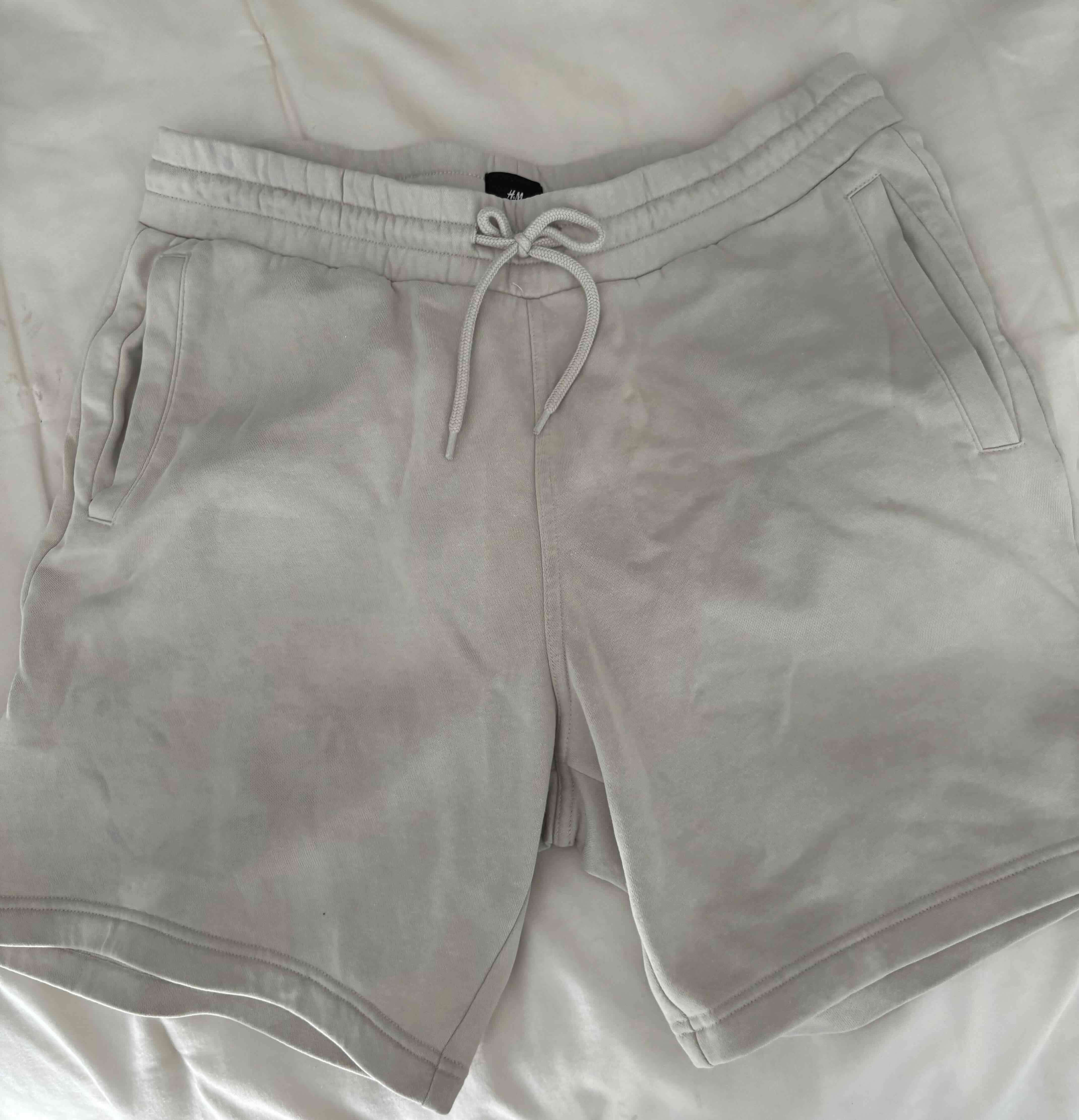 Shorts deportivos grises