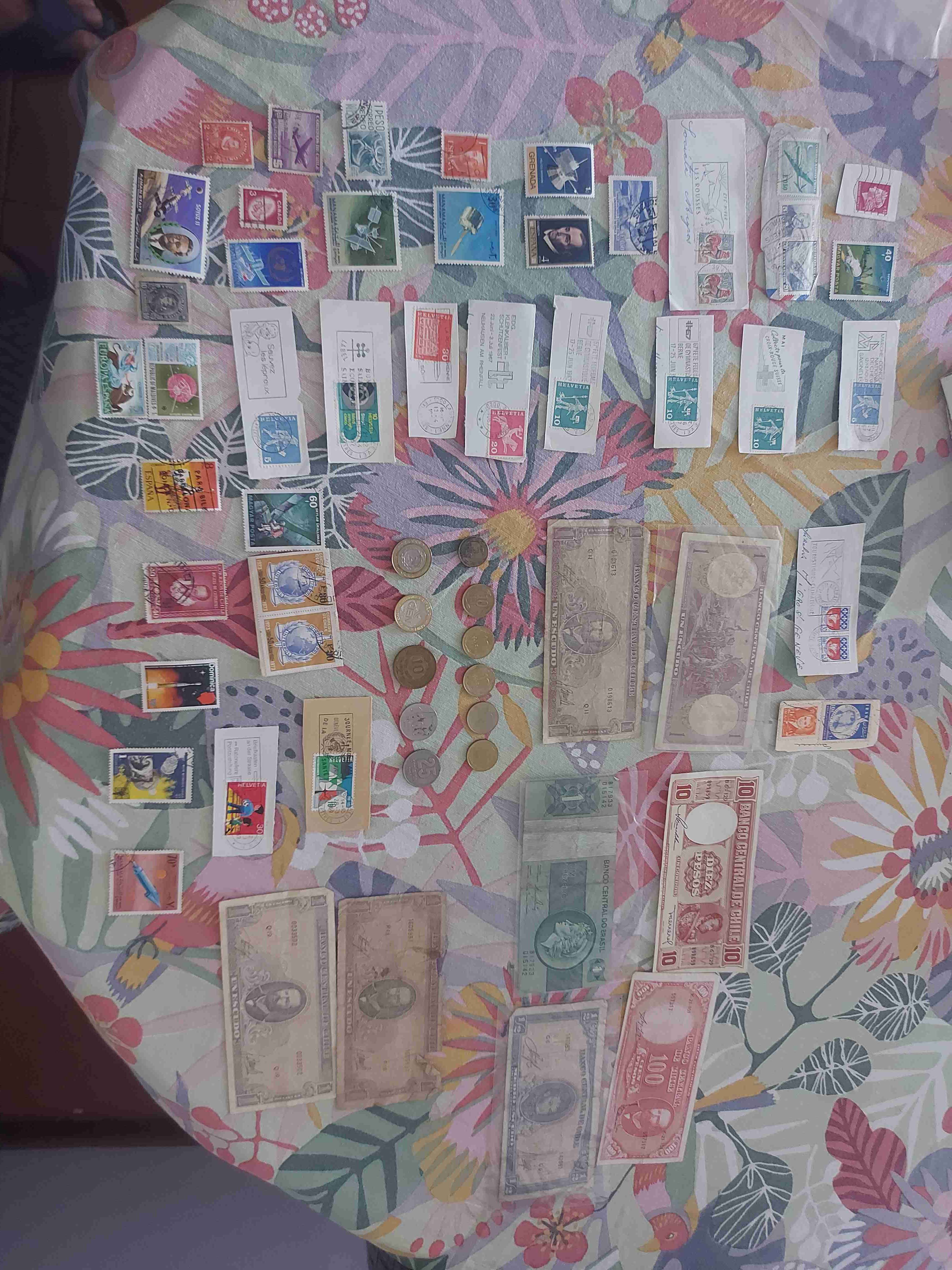 Lote de estampillas, billetes y monedas - miniatura 1