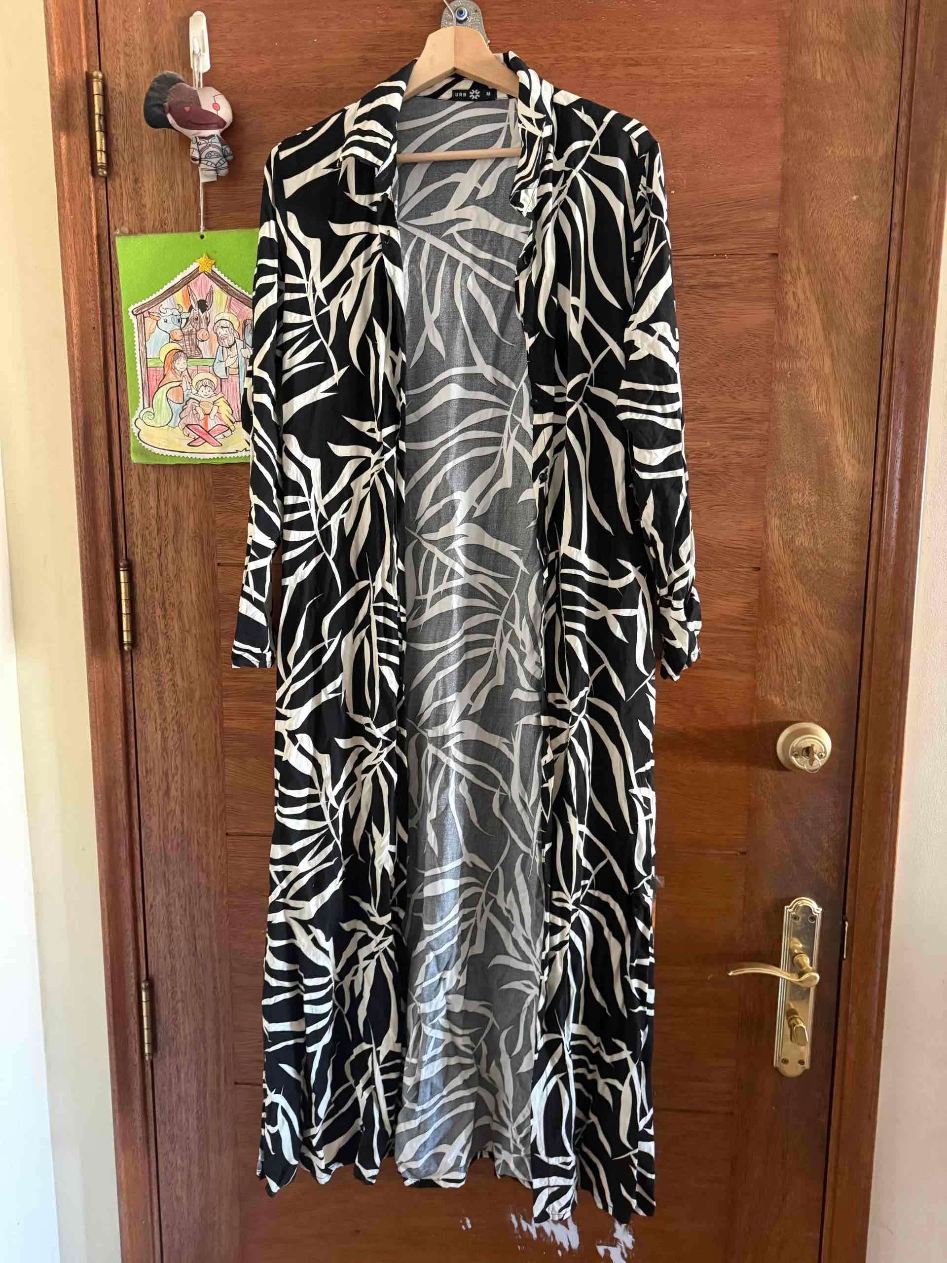 Kimono estampado blanco y negro - miniatura 1