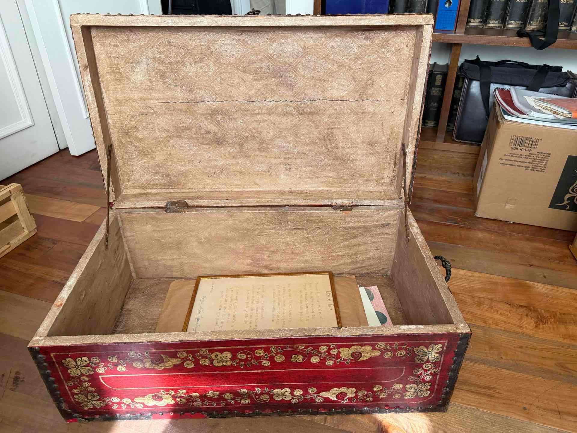 Baúl decorativo de madera rojo - 2