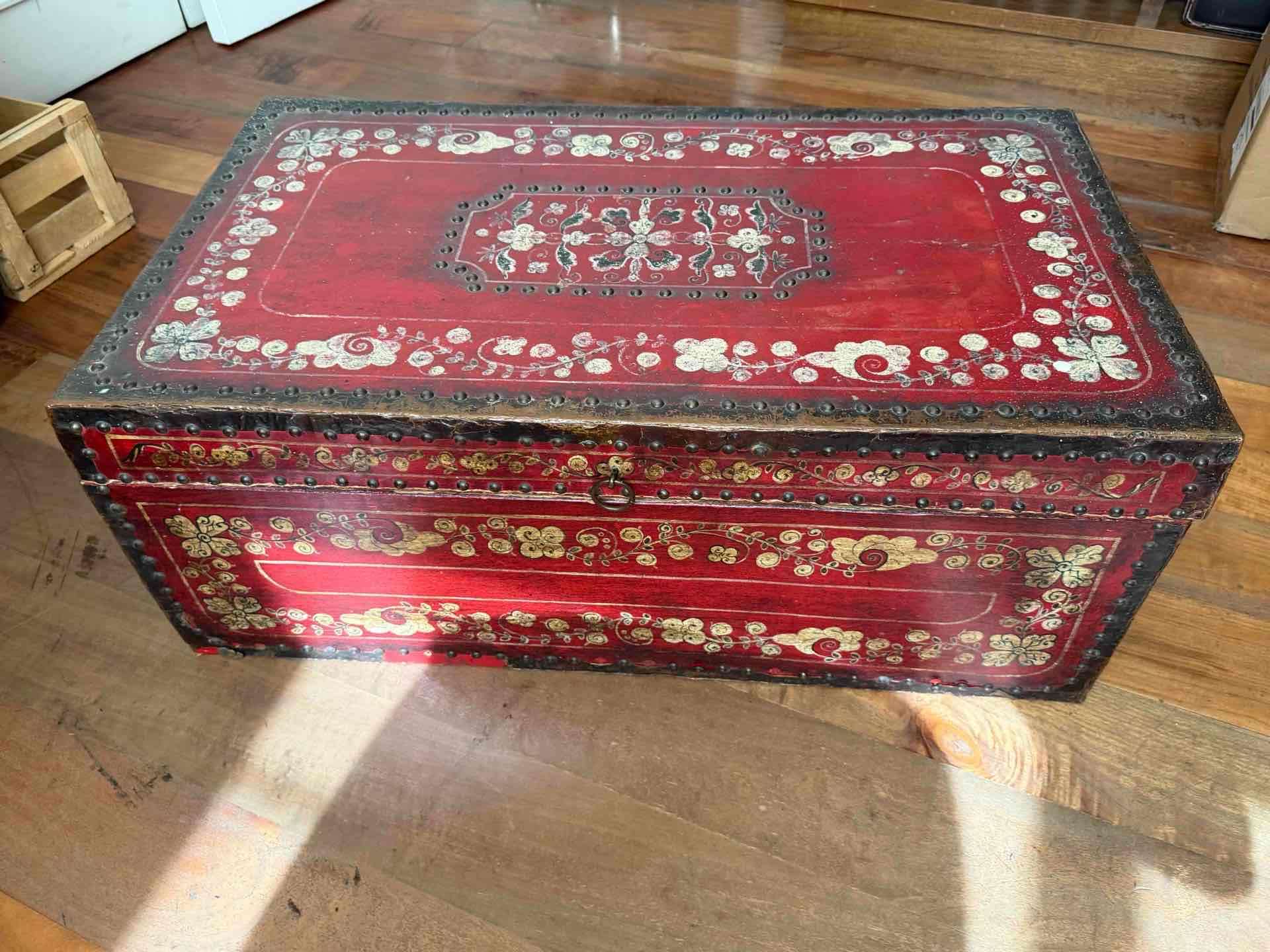 Baúl decorativo de madera rojo - 3