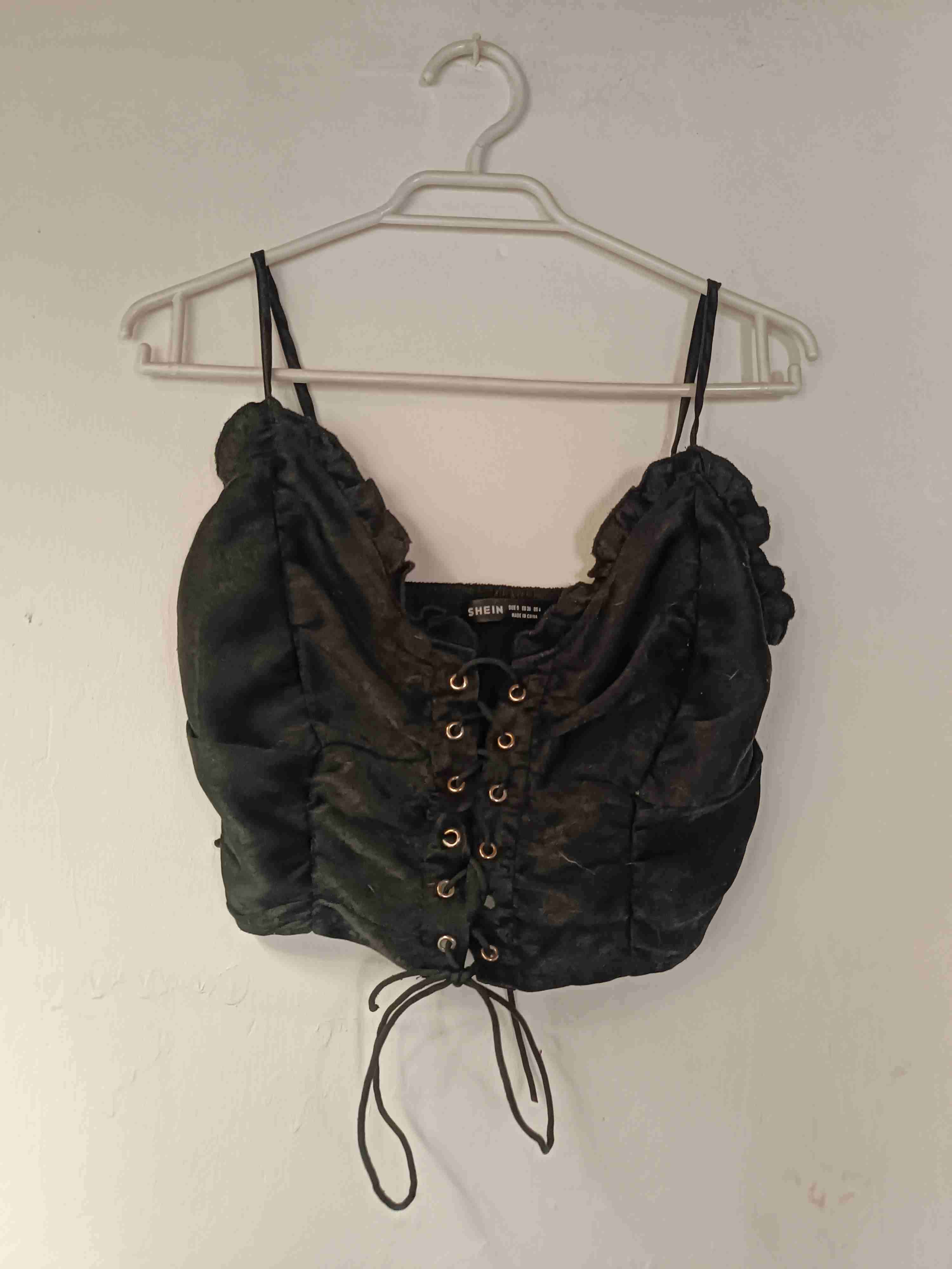 Top negro con tirantes delgados - miniatura 1