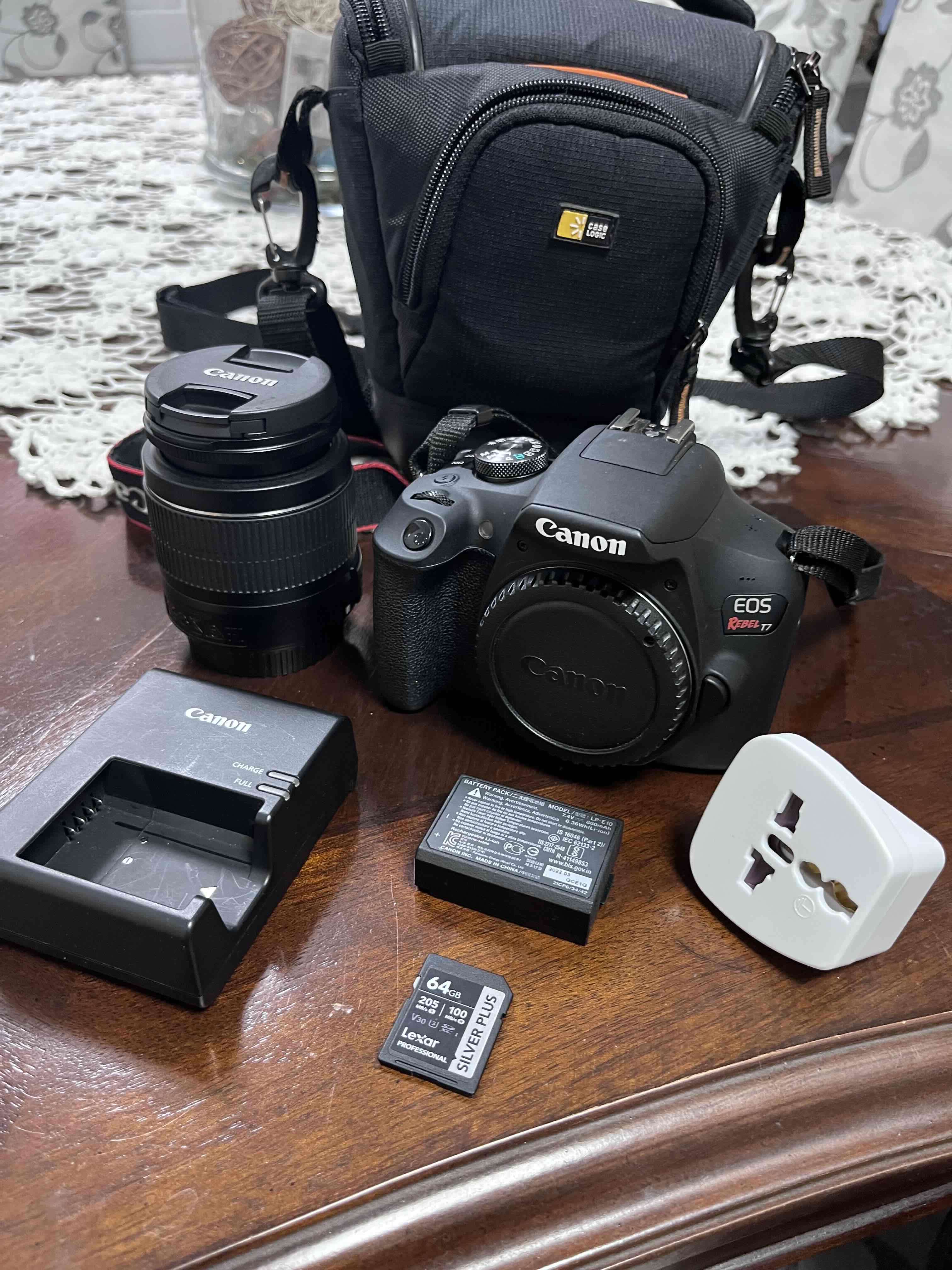 Cámara Canon EOS Rebel T7 con accesorios - miniatura 1