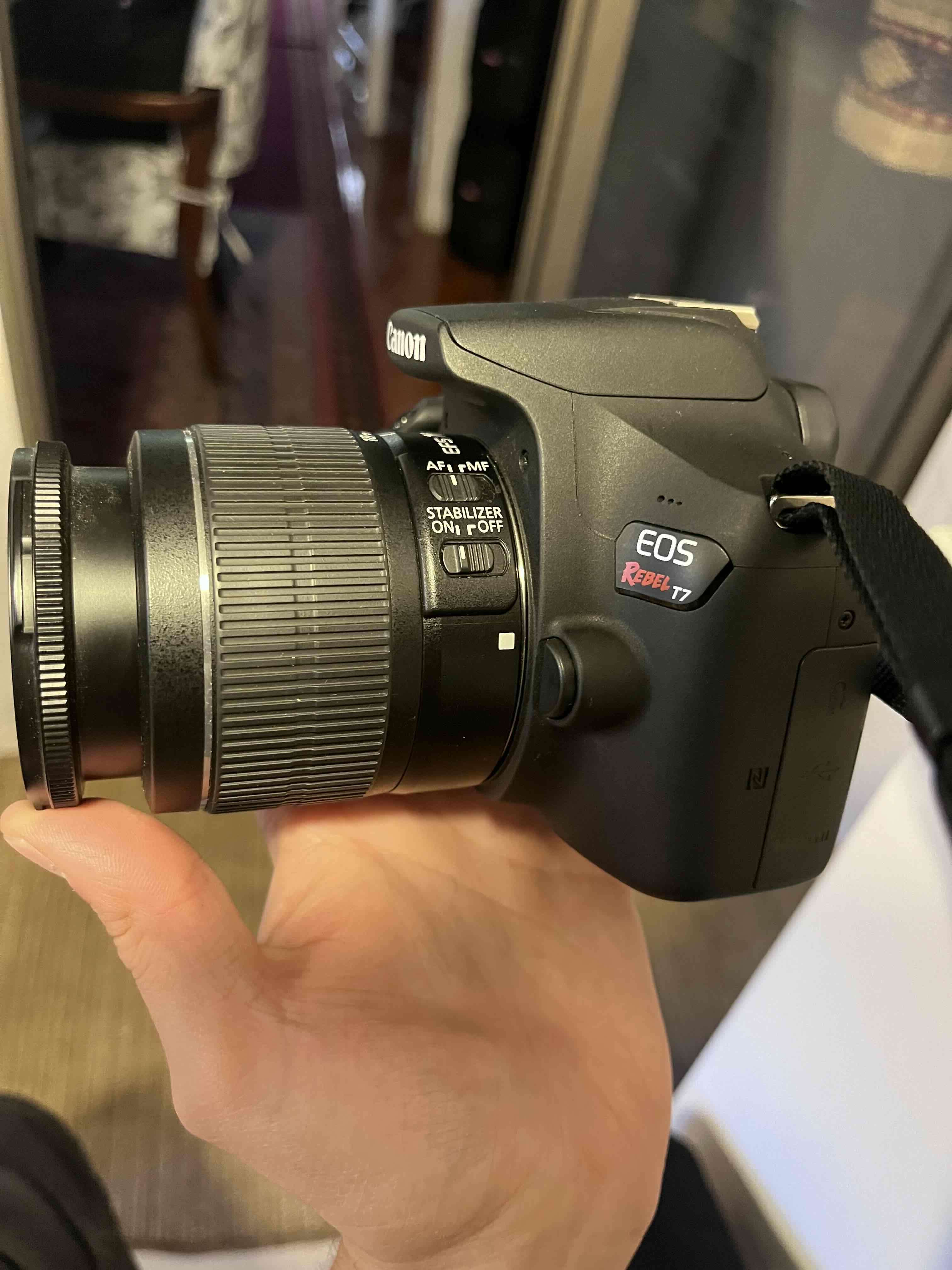 Cámara Canon EOS Rebel T7 con accesorios - miniatura 3