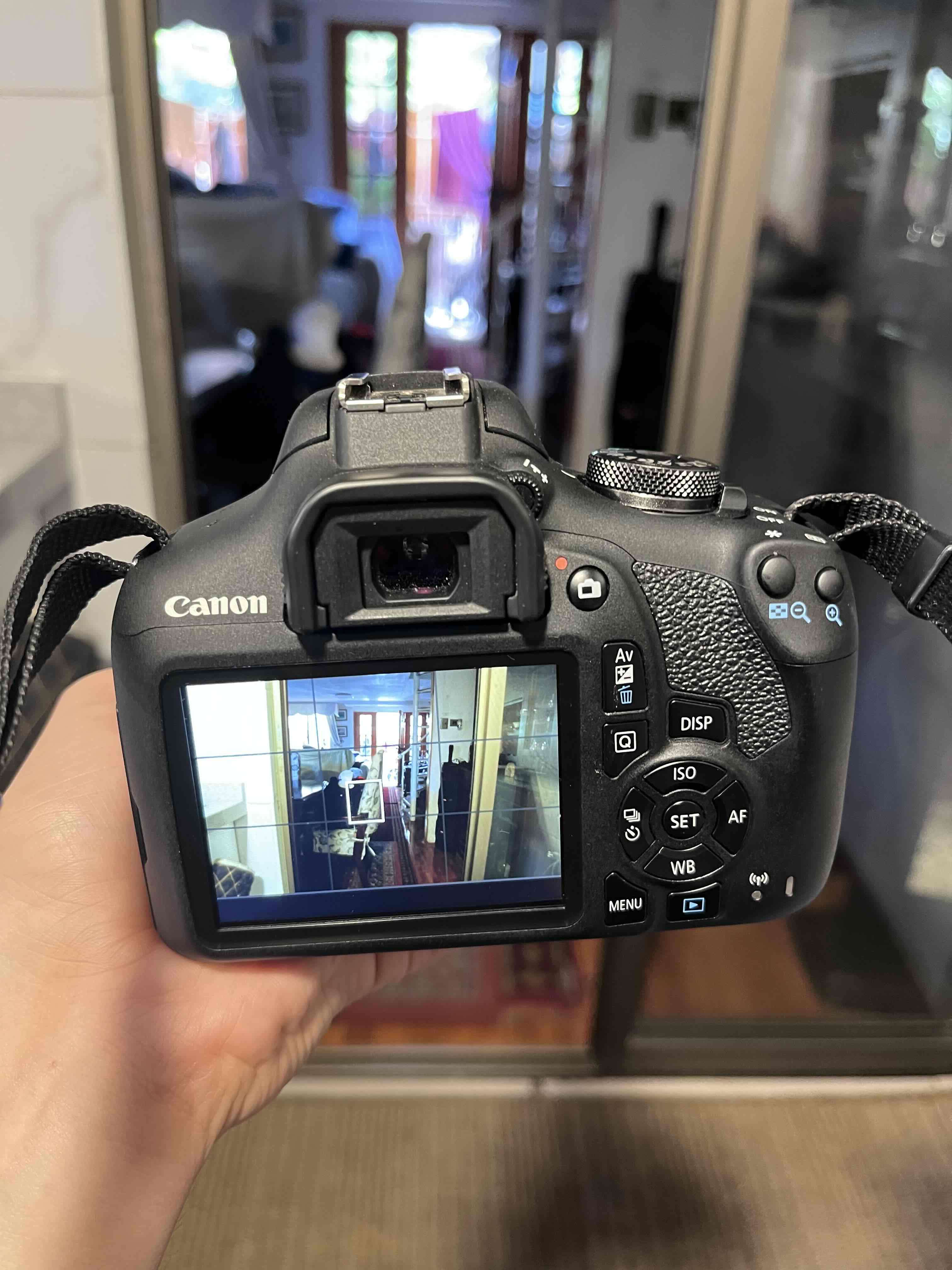 Cámara Canon EOS Rebel T7 con accesorios - miniatura 4