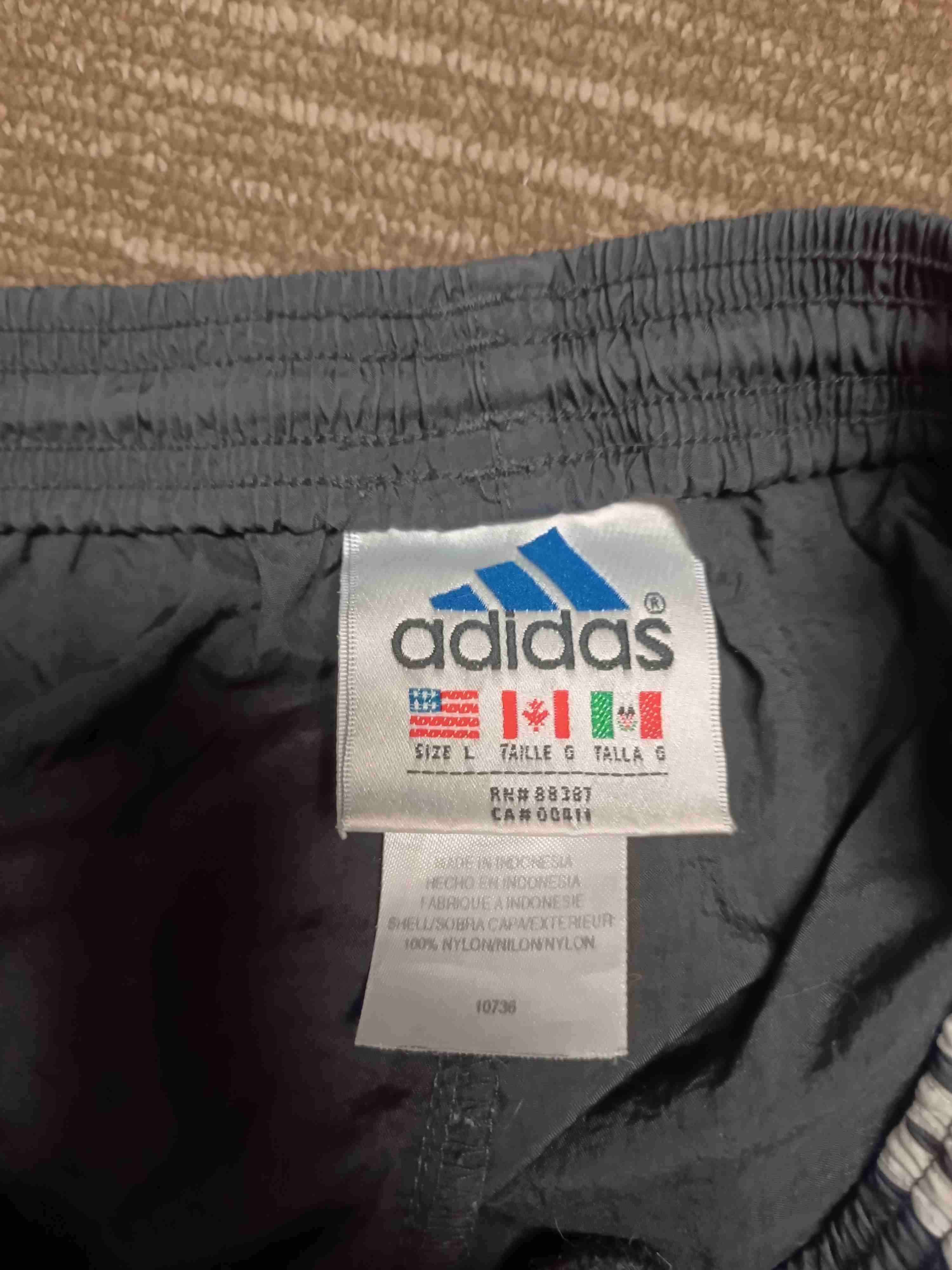 Shorts deportivos Adidas negros - miniatura 3