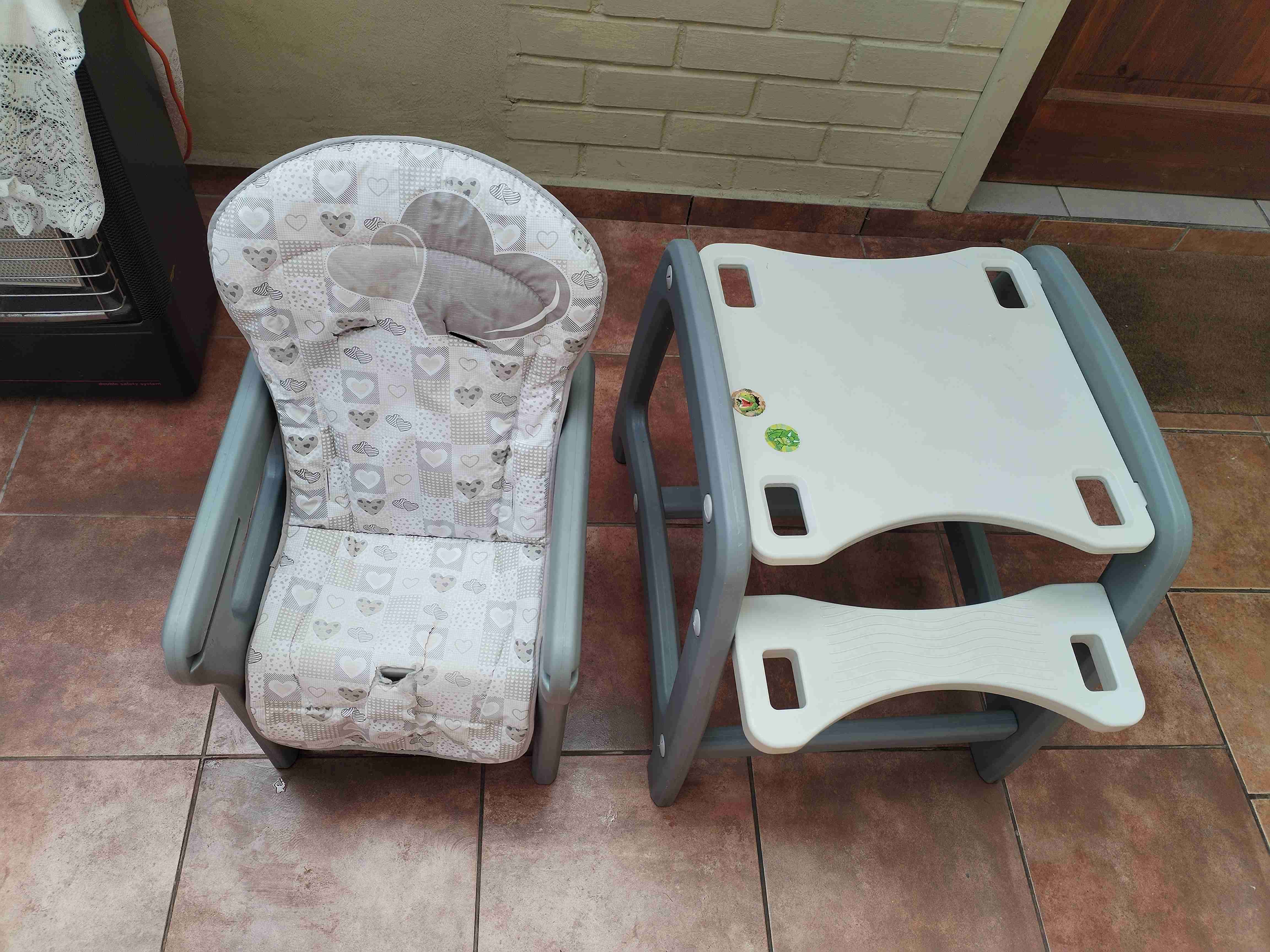 Silla y mesa para bebé - miniatura 1