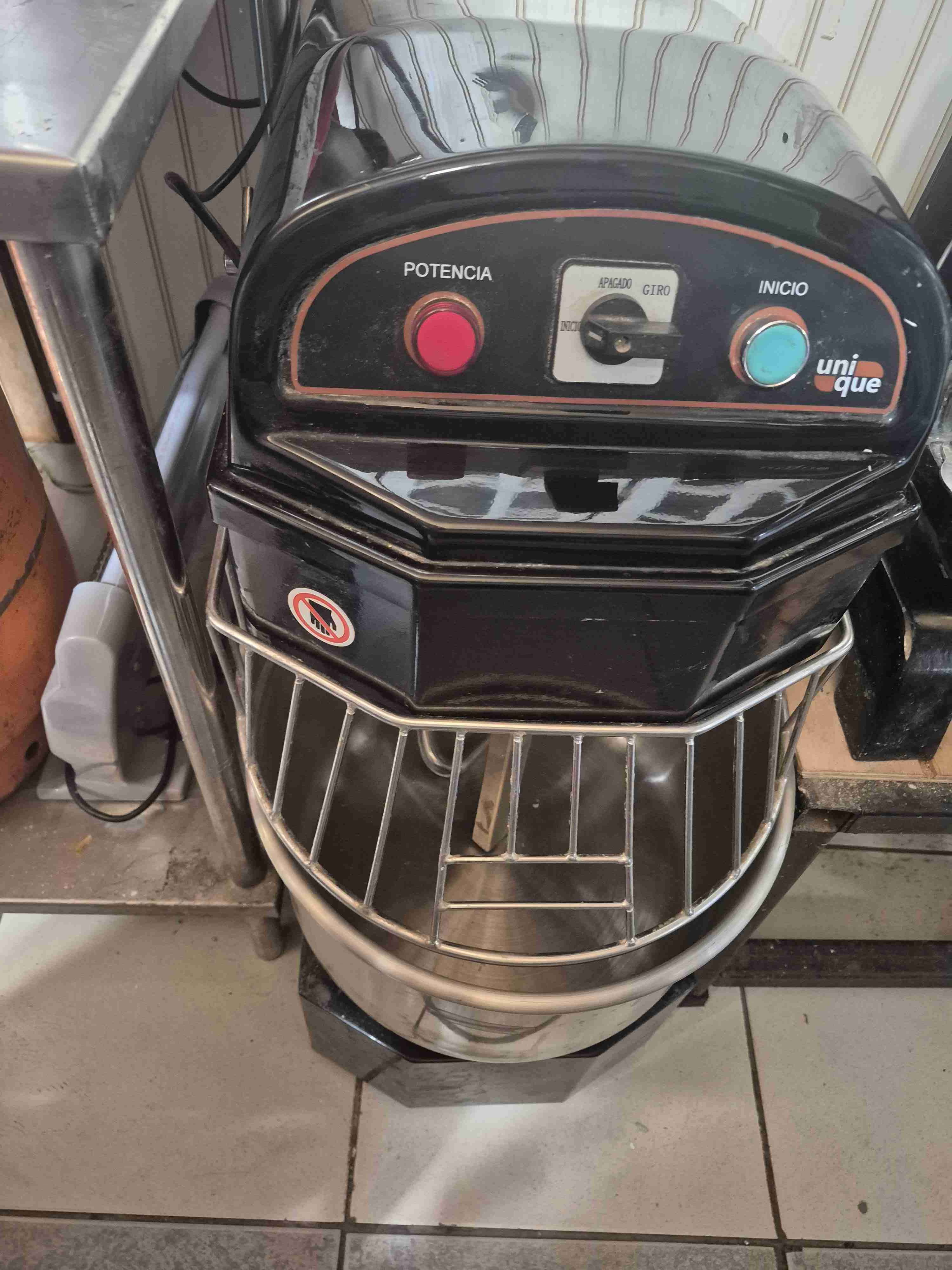 Amasadora industrial Unique 8 kilos de masa - 1