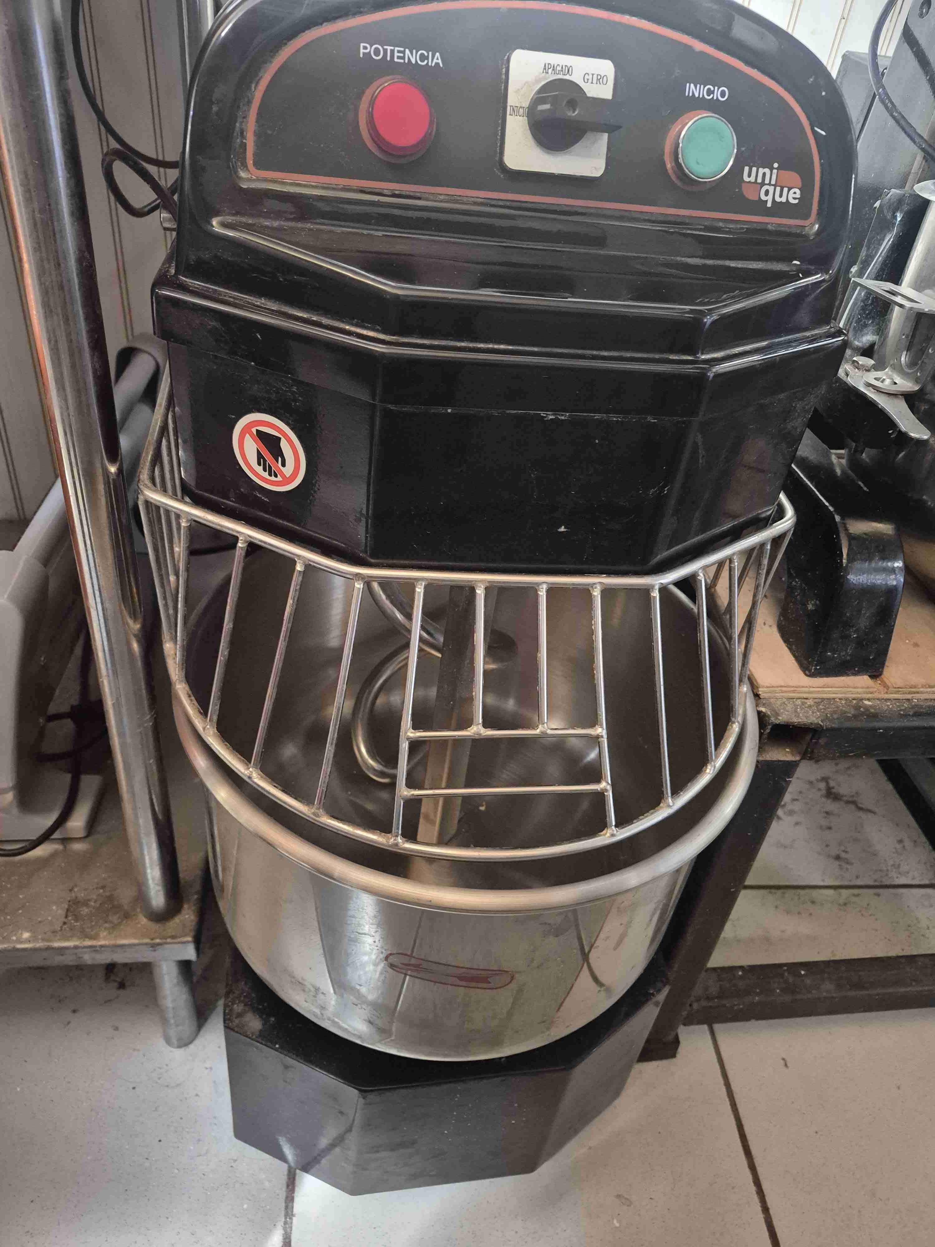 Amasadora industrial Unique 8 kilos de masa - 2