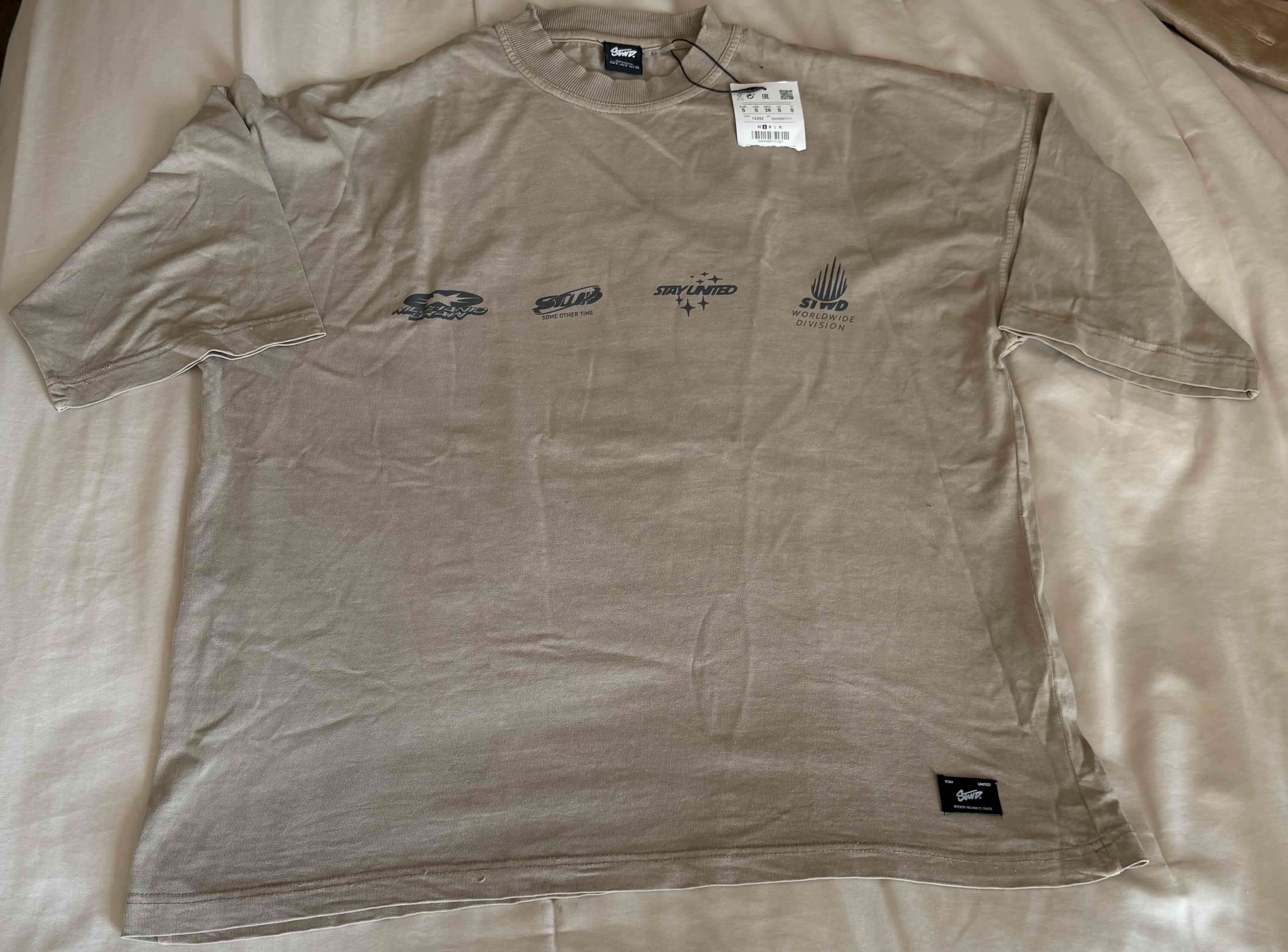 Polera beige con estampado - miniatura 1