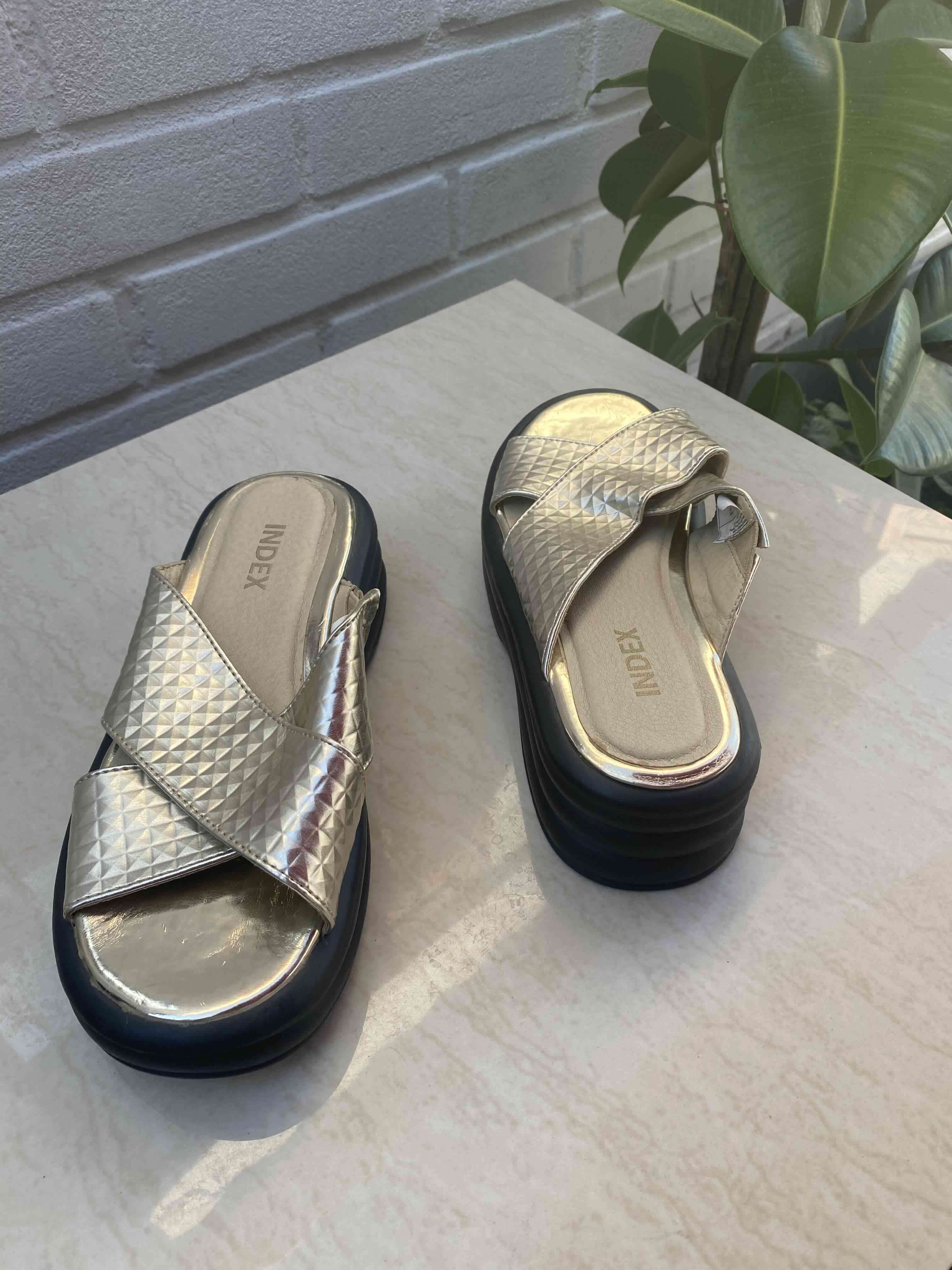 Sandalias doradas nuevas - miniatura 3