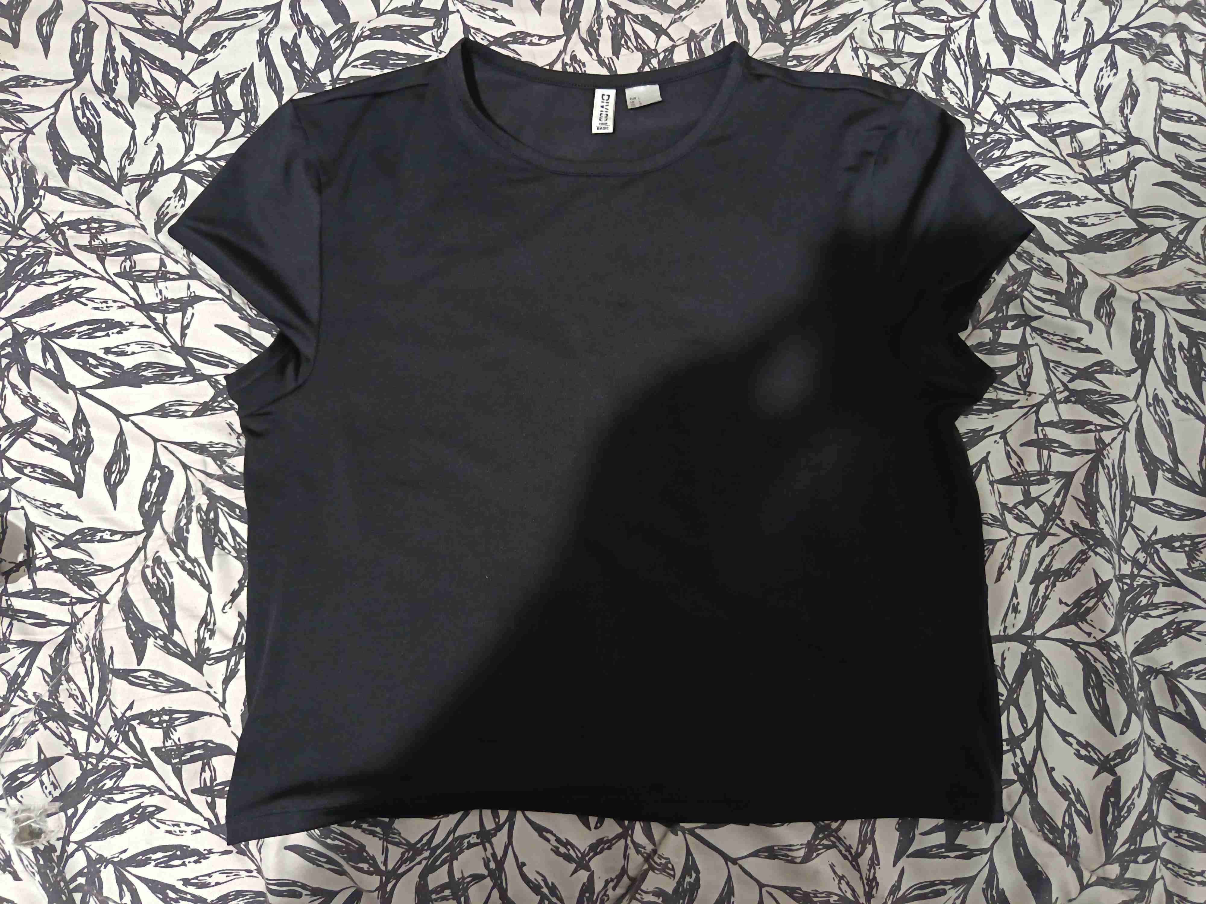 Polera negra básica