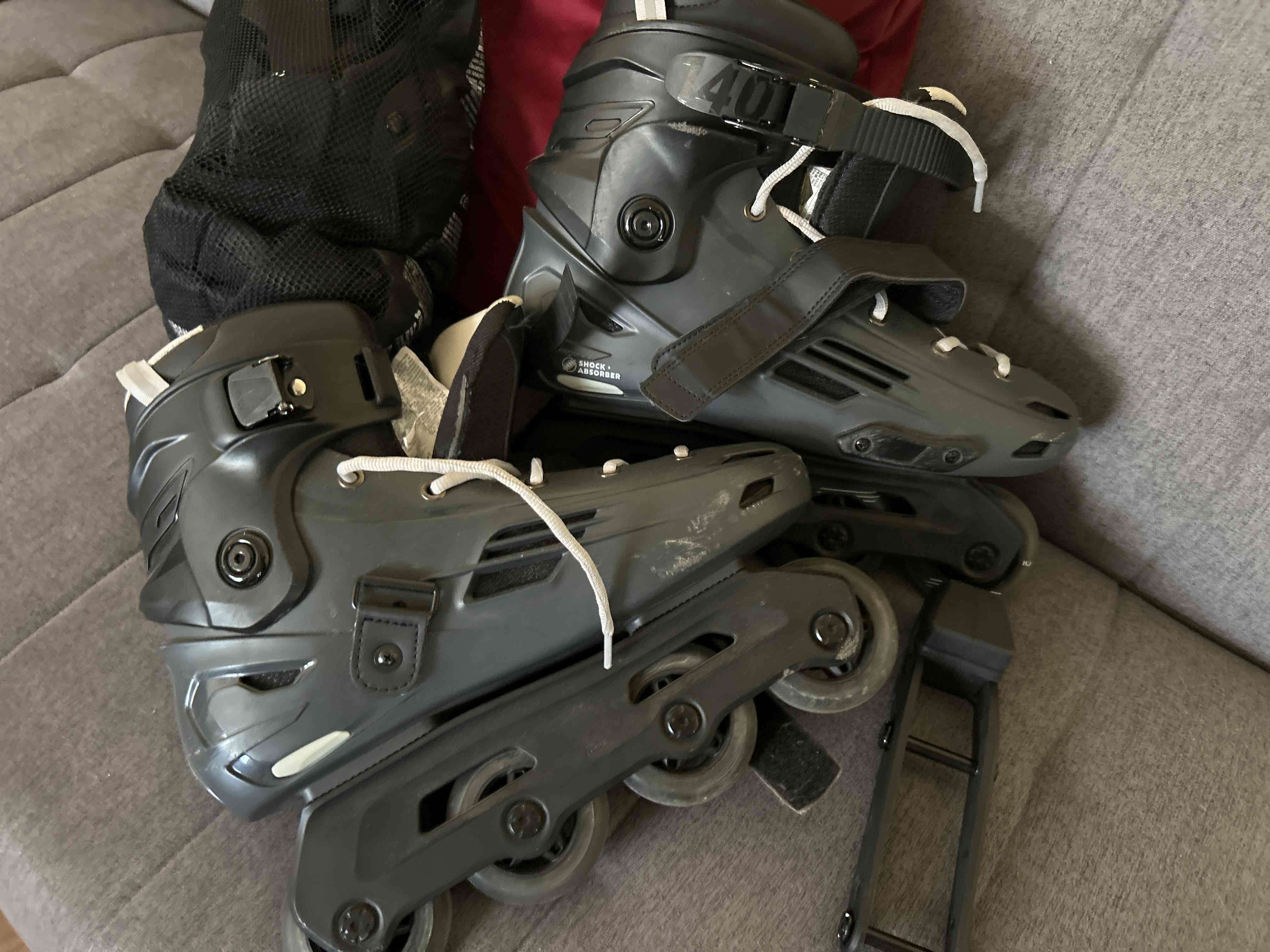 Patines en línea negros con protección - miniatura 3