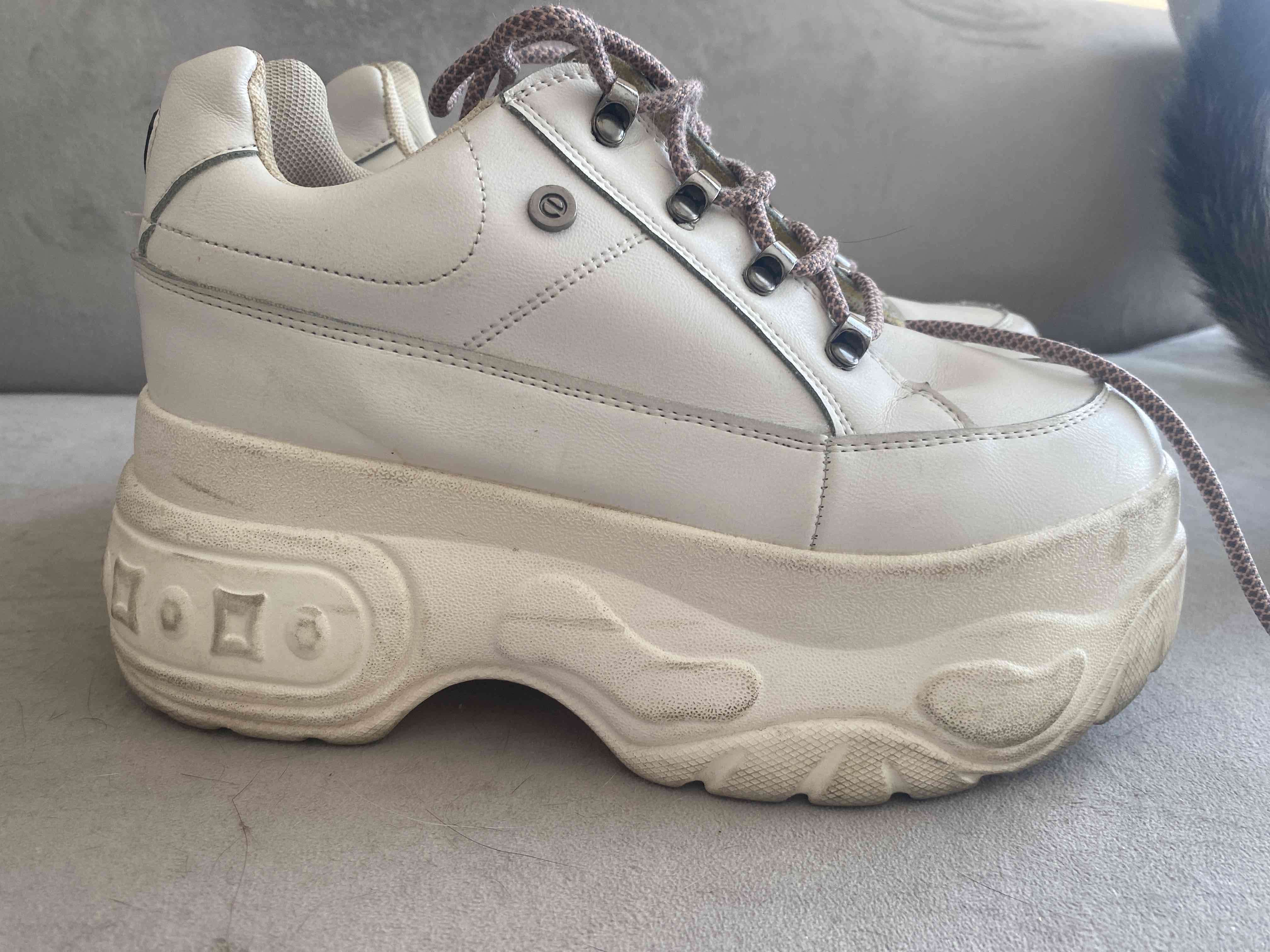 Zapatillas blancas con plataforma