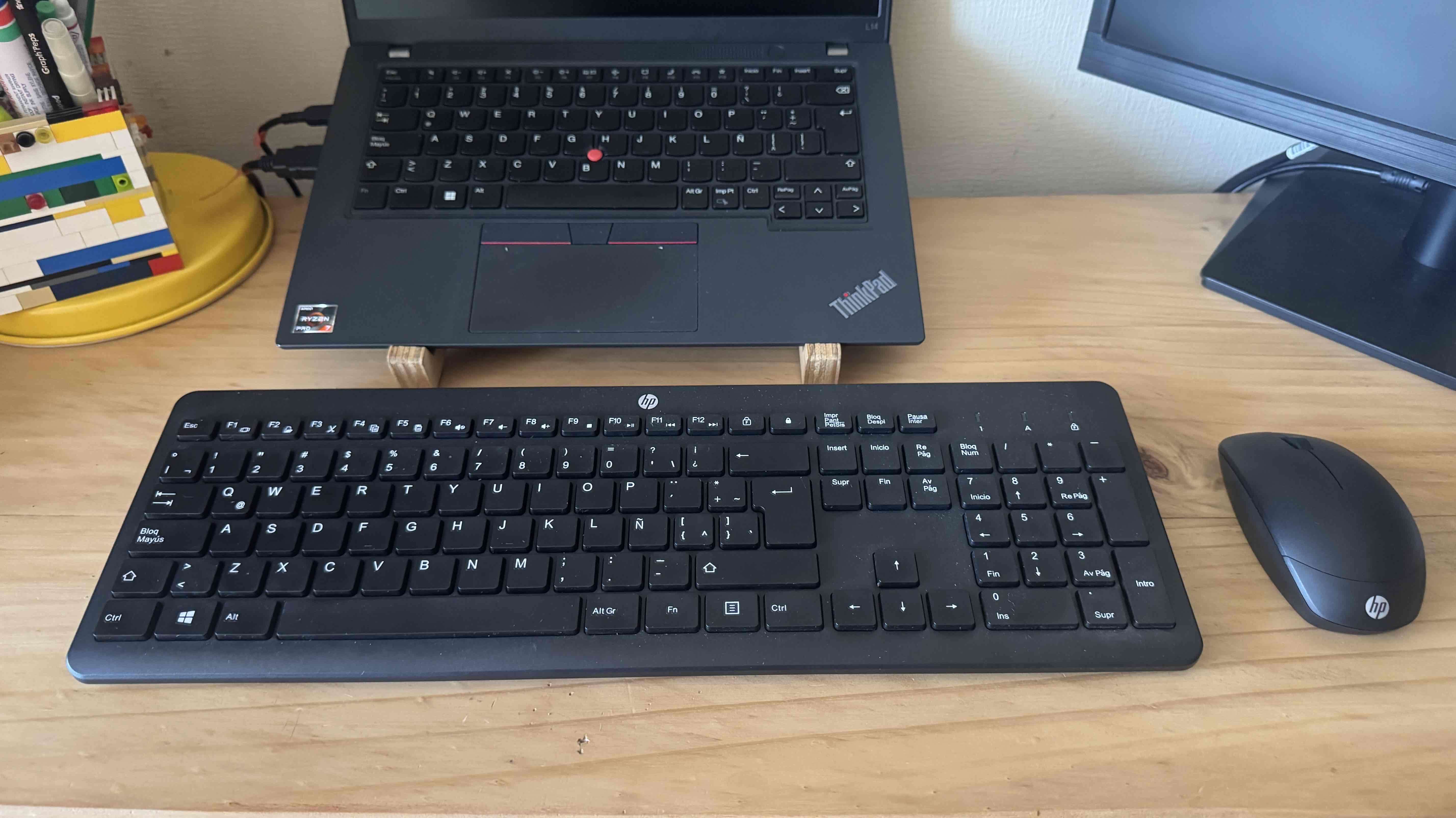 Teclado y mouse HP inalámbricos - miniatura 1