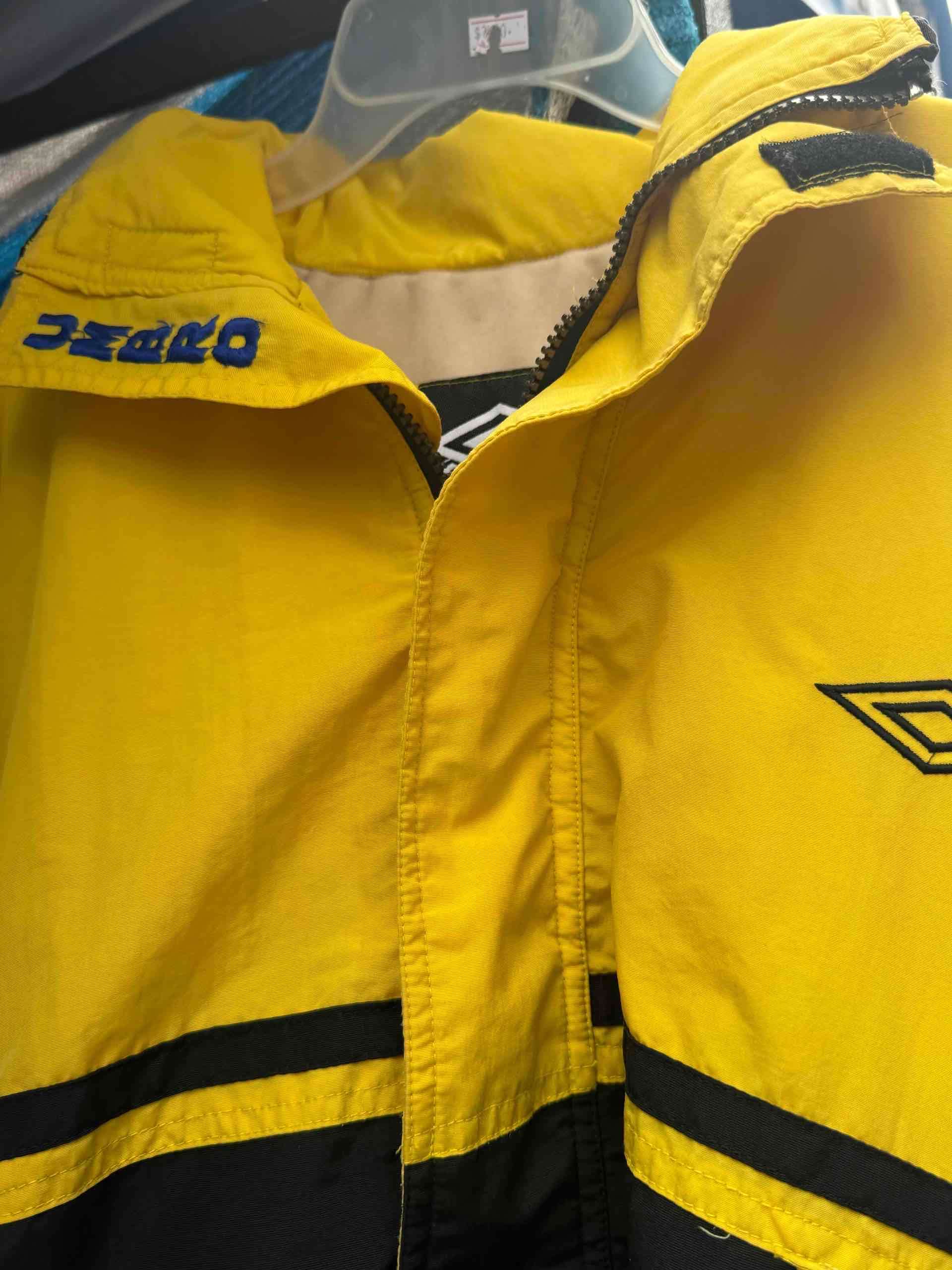 Cazadora deportiva Umbro amarilla y azul M - miniatura 2