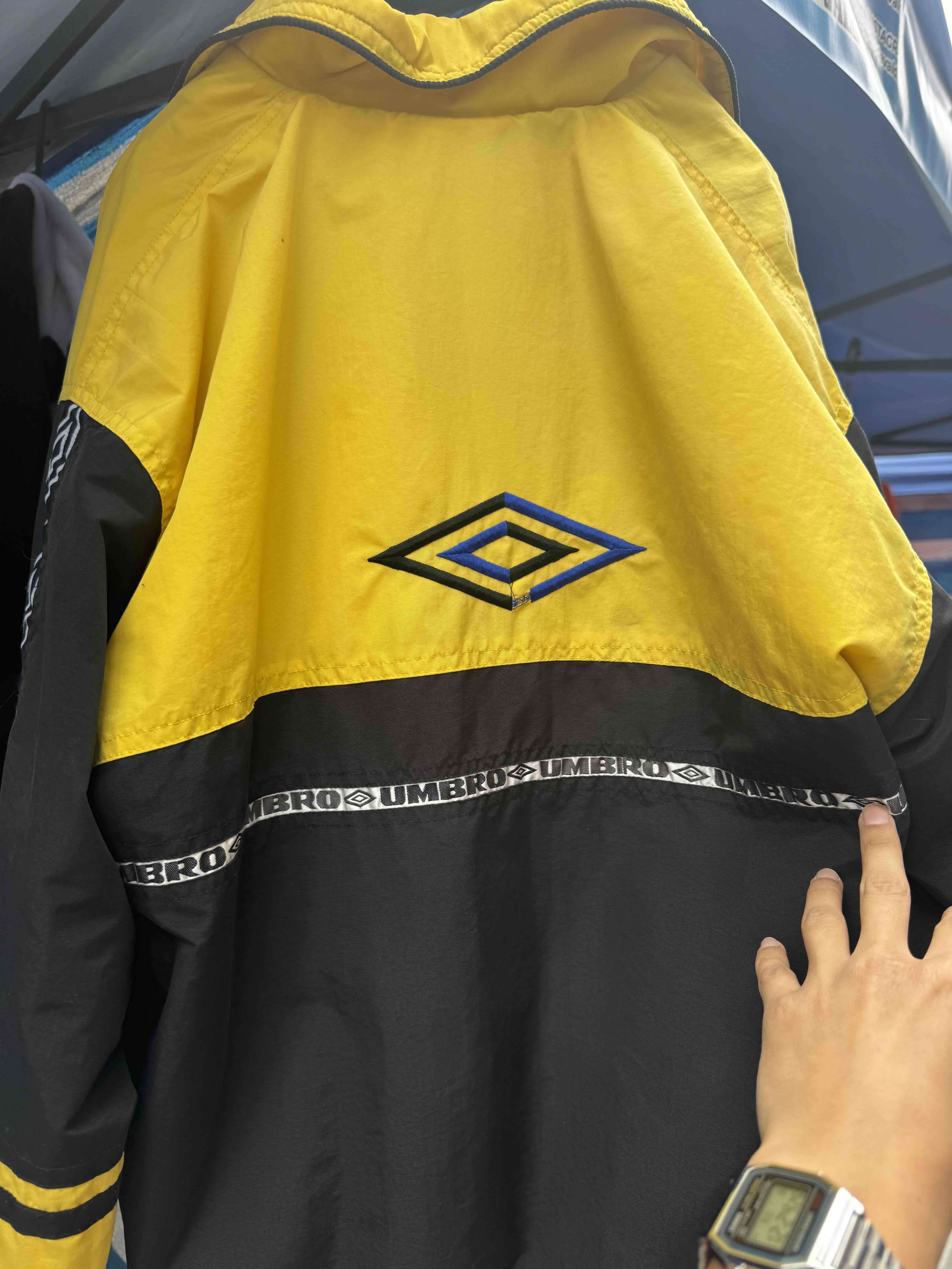 Cazadora deportiva Umbro amarilla y azul M - miniatura 5