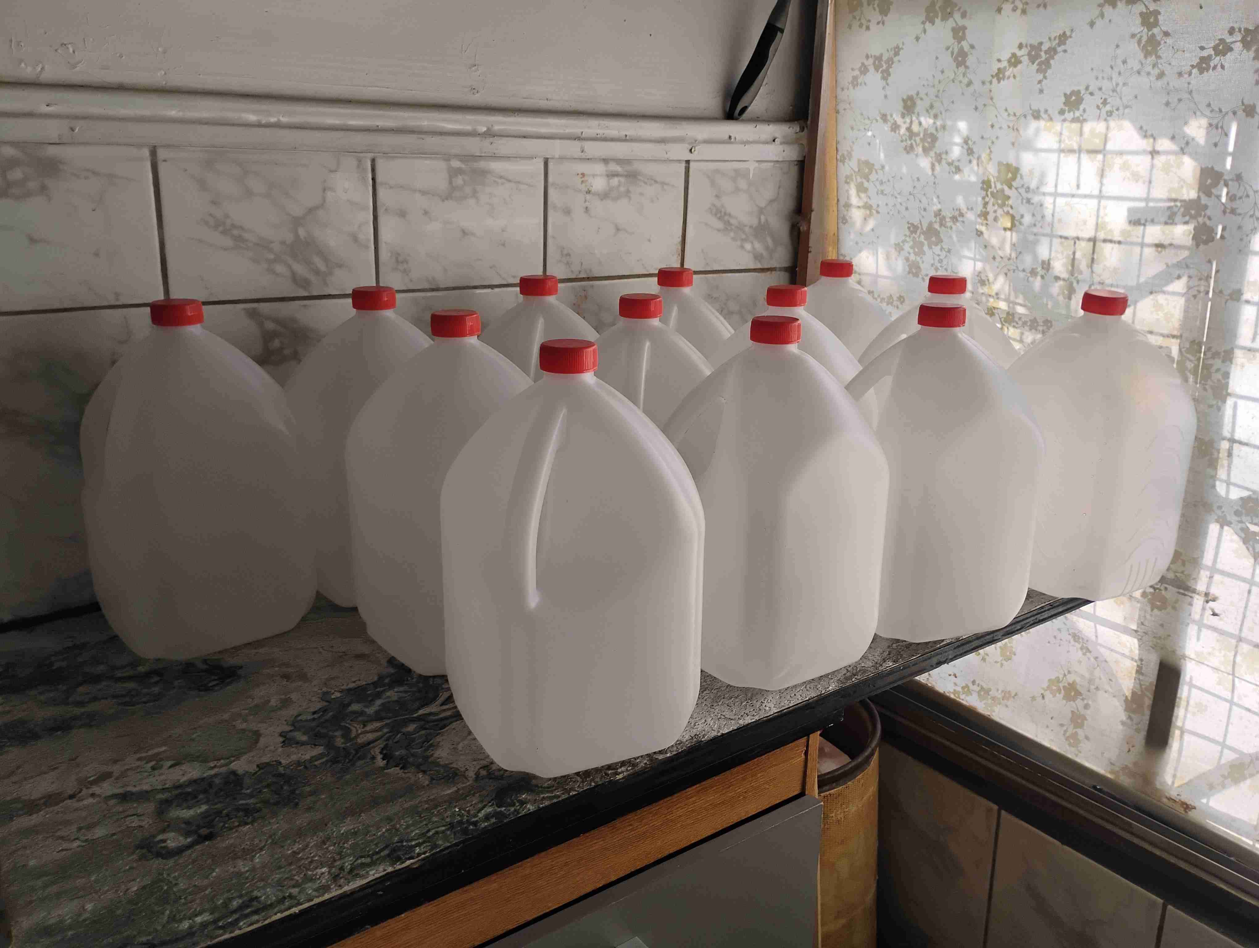 Bidones plásticos transparentes - miniatura 1