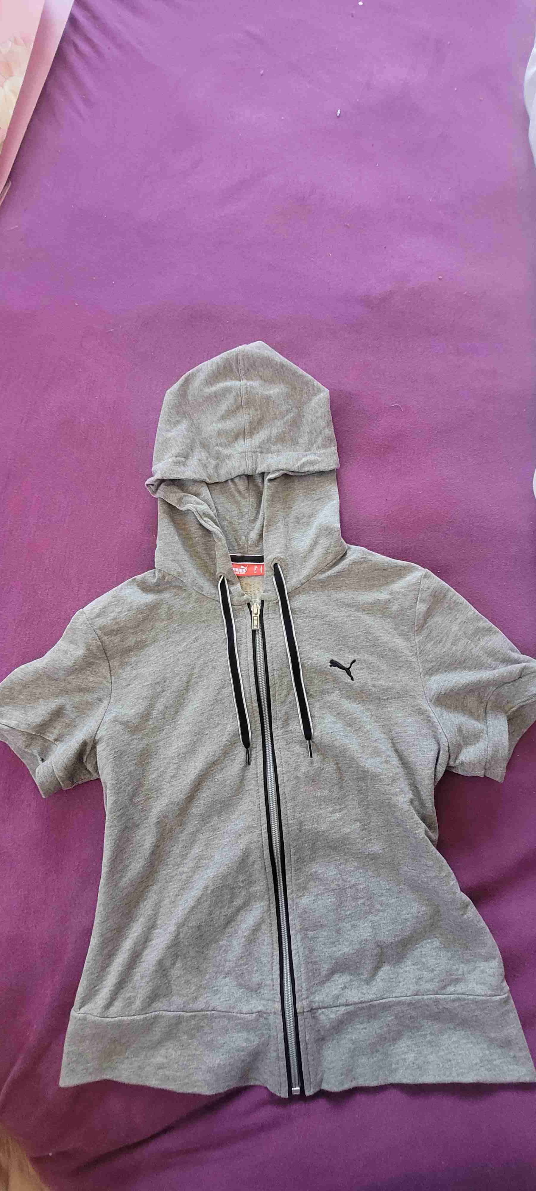 Polerón gris con capucha - 1