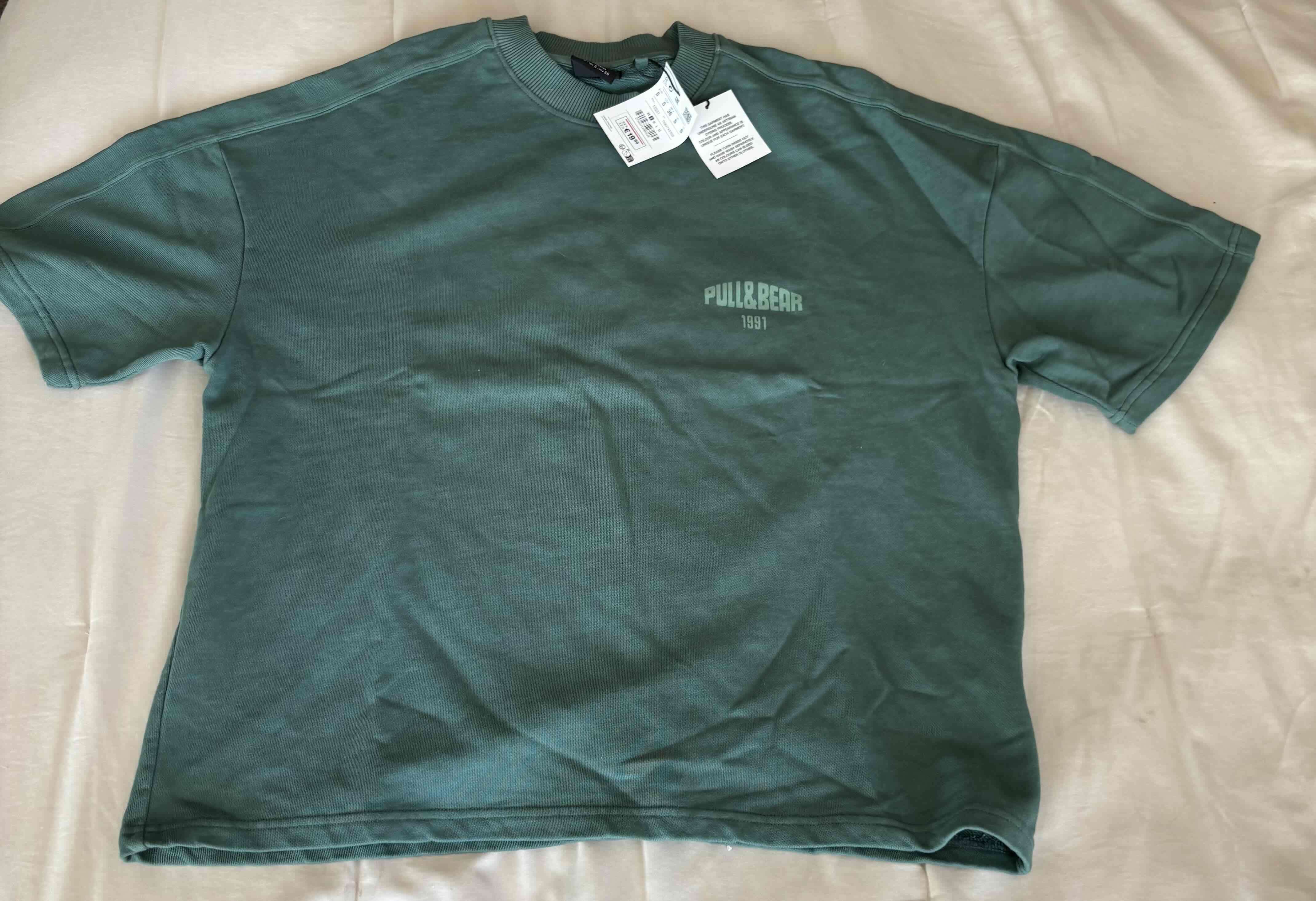 Polera verde Pull & Bear nueva - miniatura 1