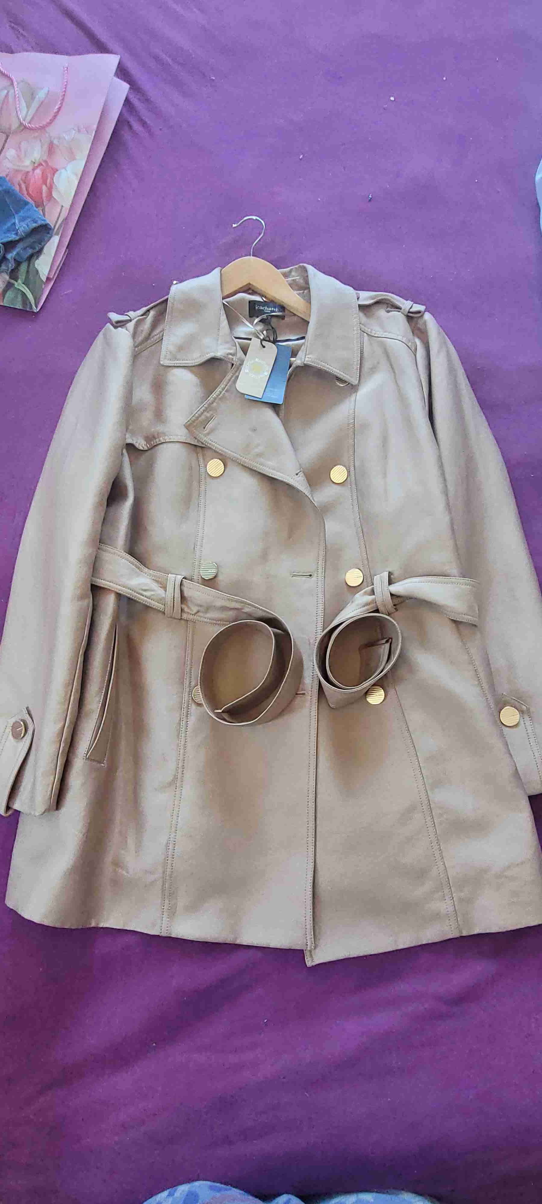 Abrigo trench beige con cinturón - 1