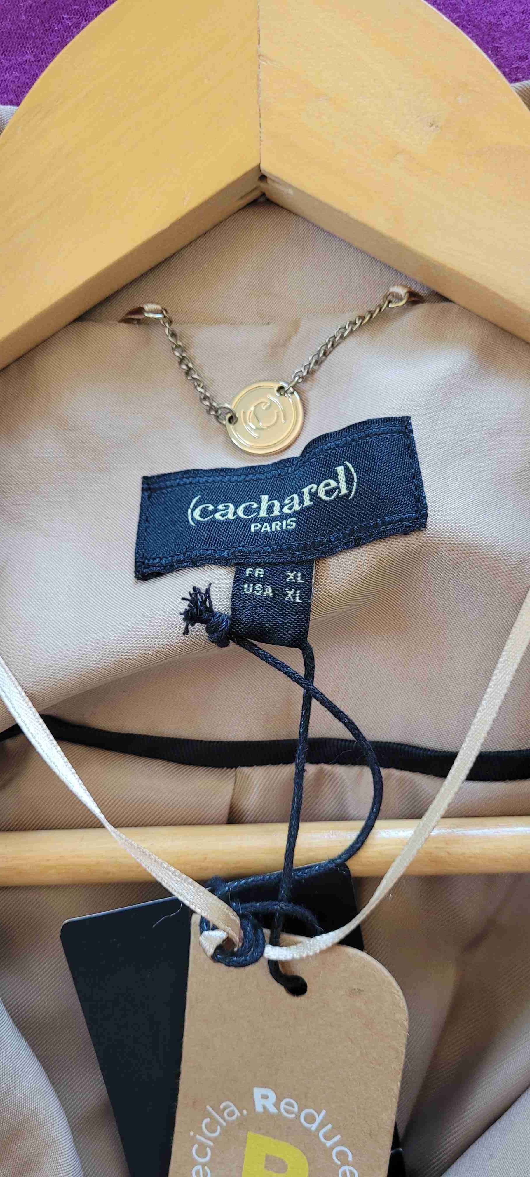 Abrigo trench beige con cinturón - 3