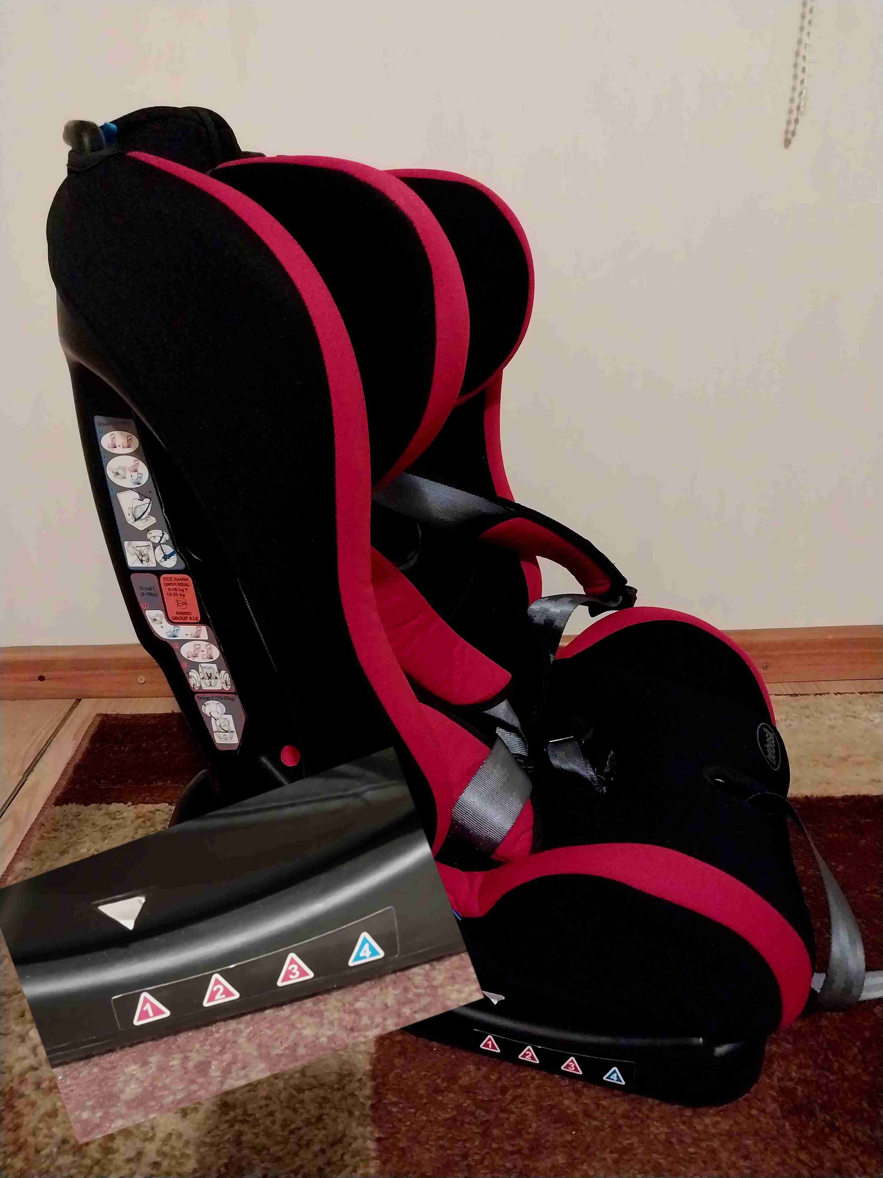 Silla de auto para bebé negra y roja - miniatura 2