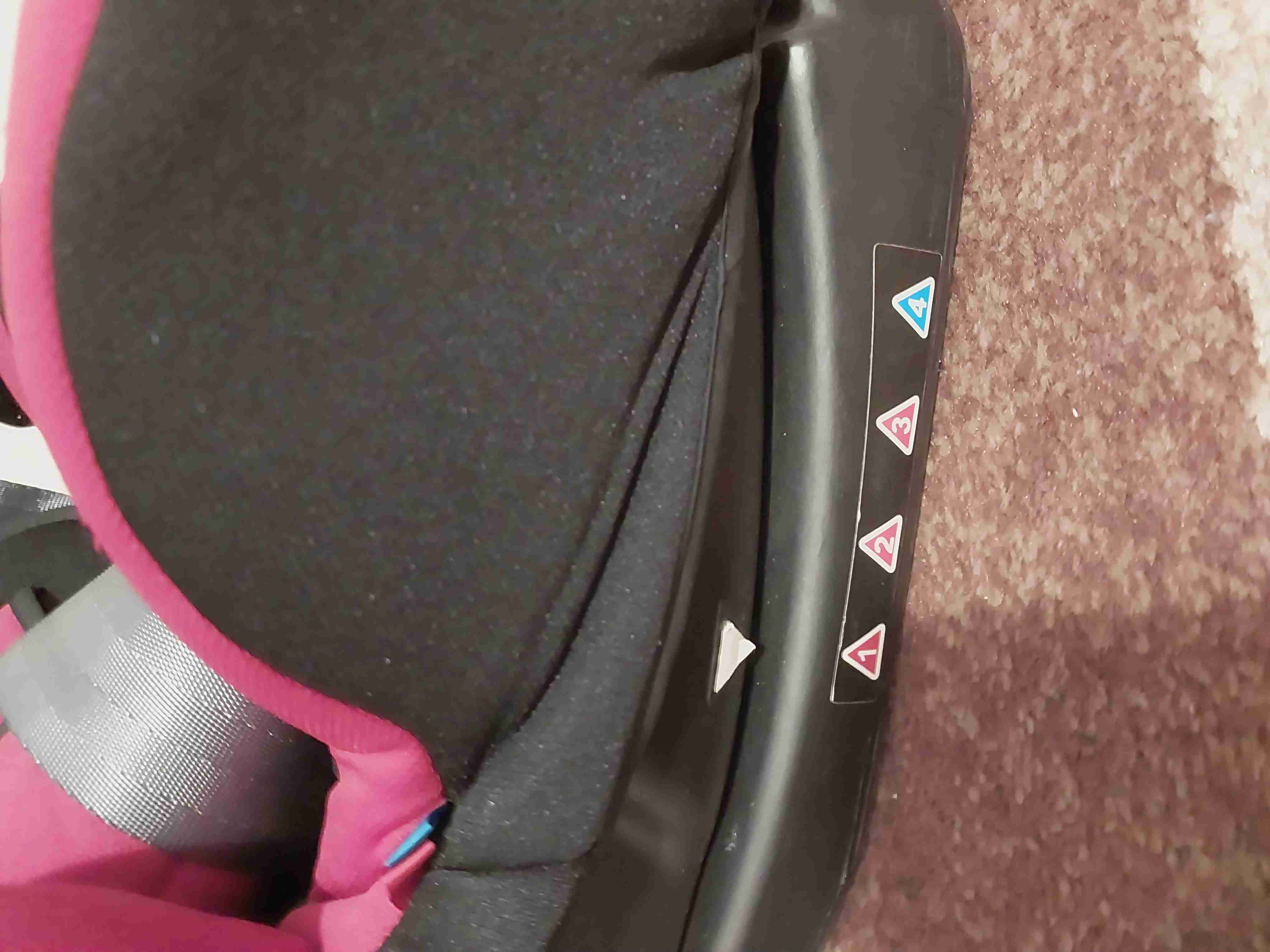 Silla de auto para bebé negra y roja - miniatura 3