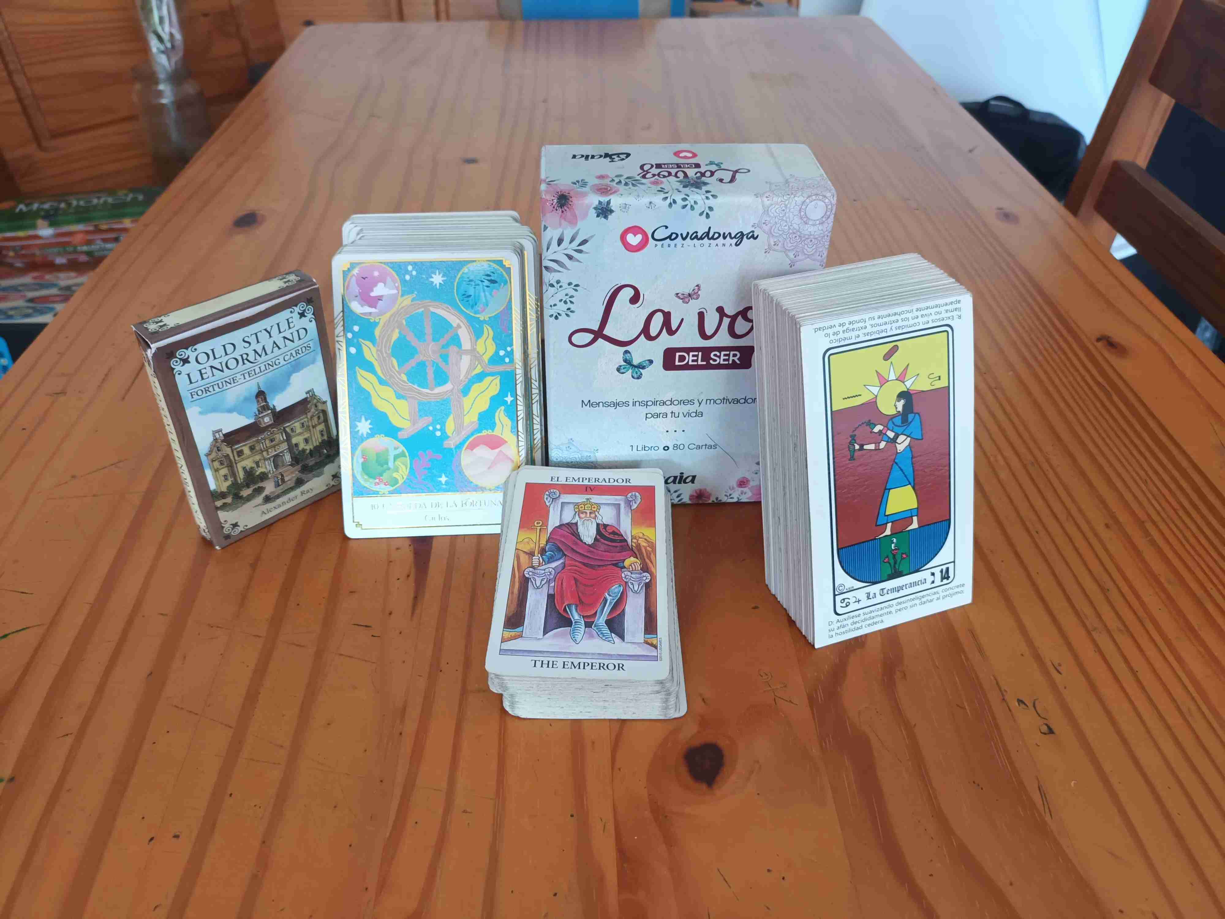 Lectura Completa de Tarot a 3 mazos y dos Oráculos