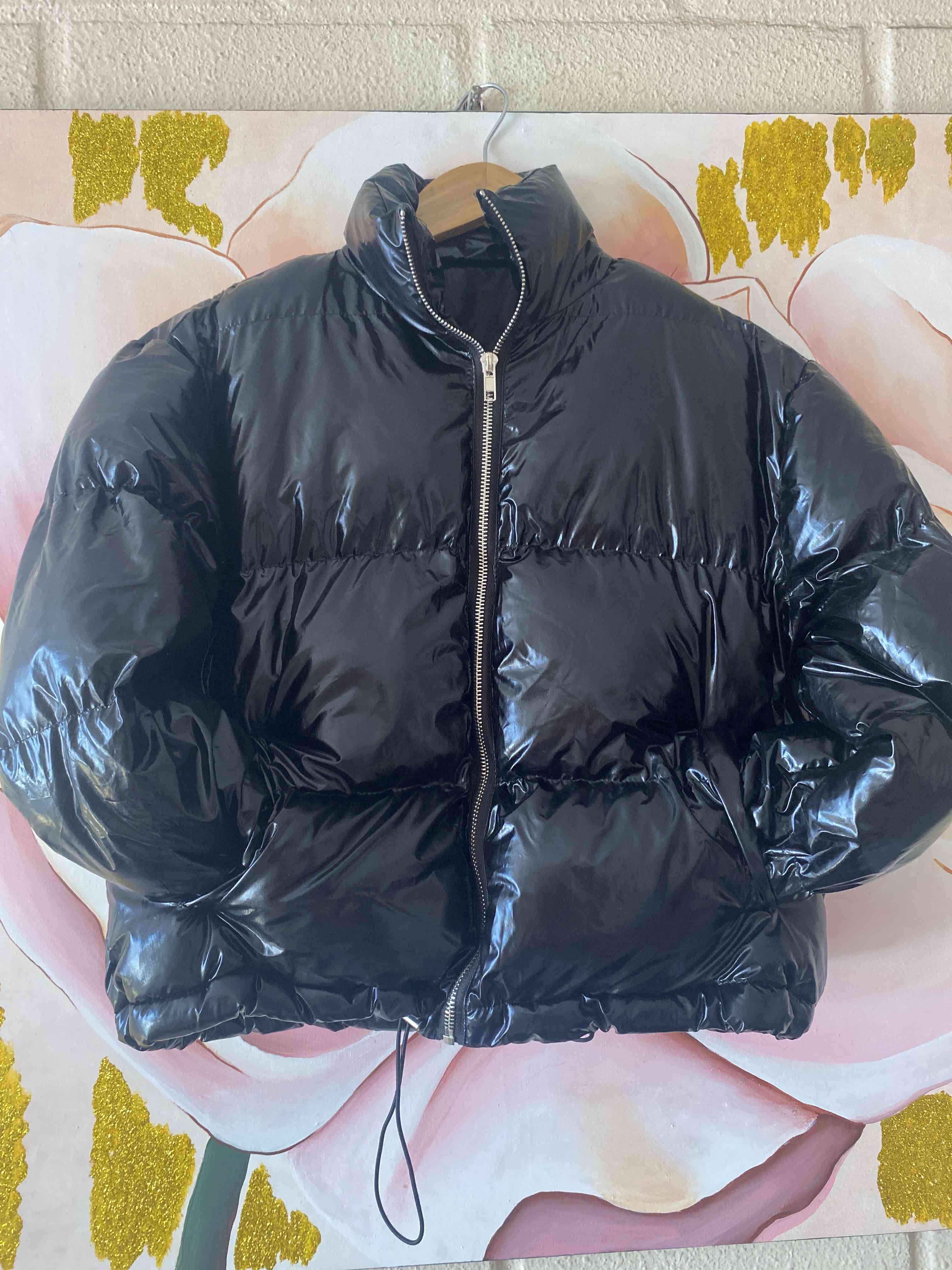 Chaqueta acolchada negra brillante - miniatura 1