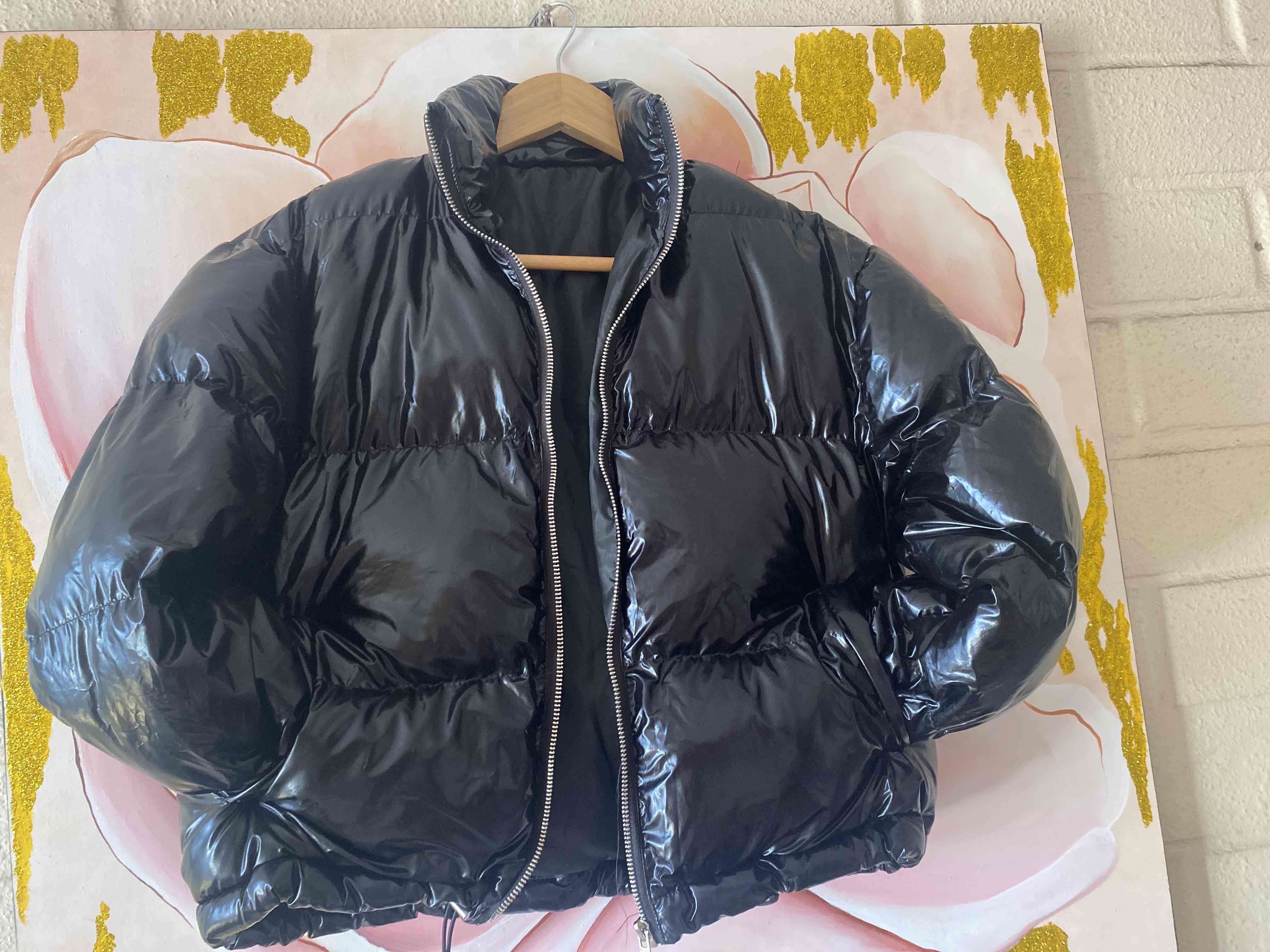 Chaqueta acolchada negra brillante - miniatura 2