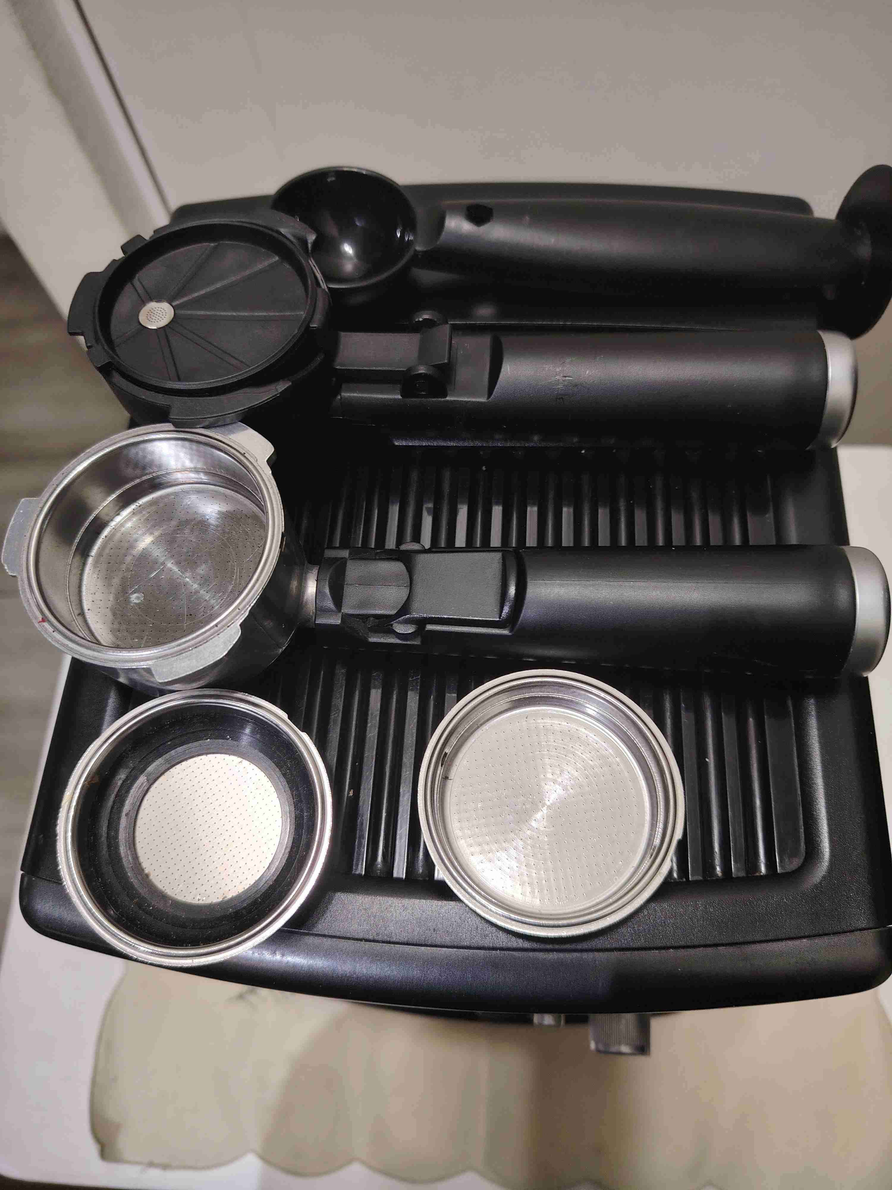 Máquina de café espresso con accesorios - miniatura 3