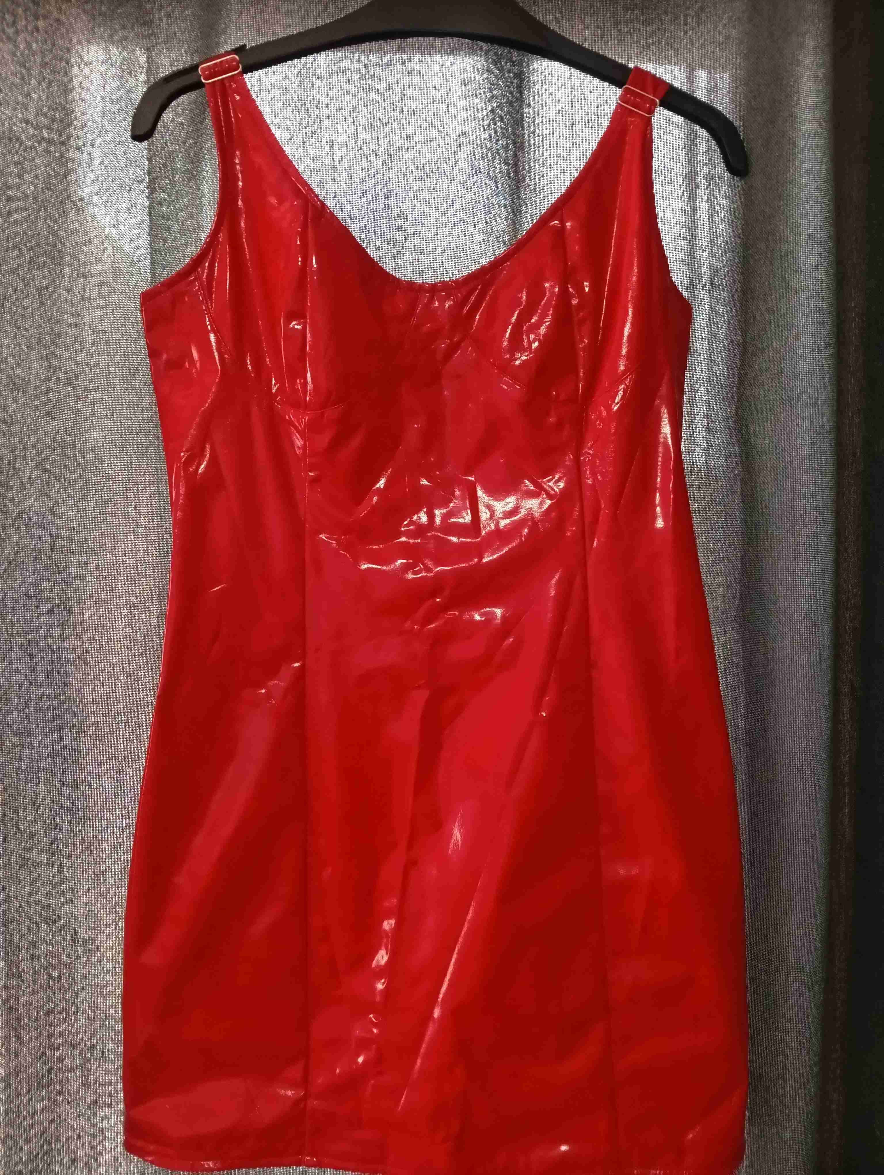 Vestido rojo brillante - miniatura 1