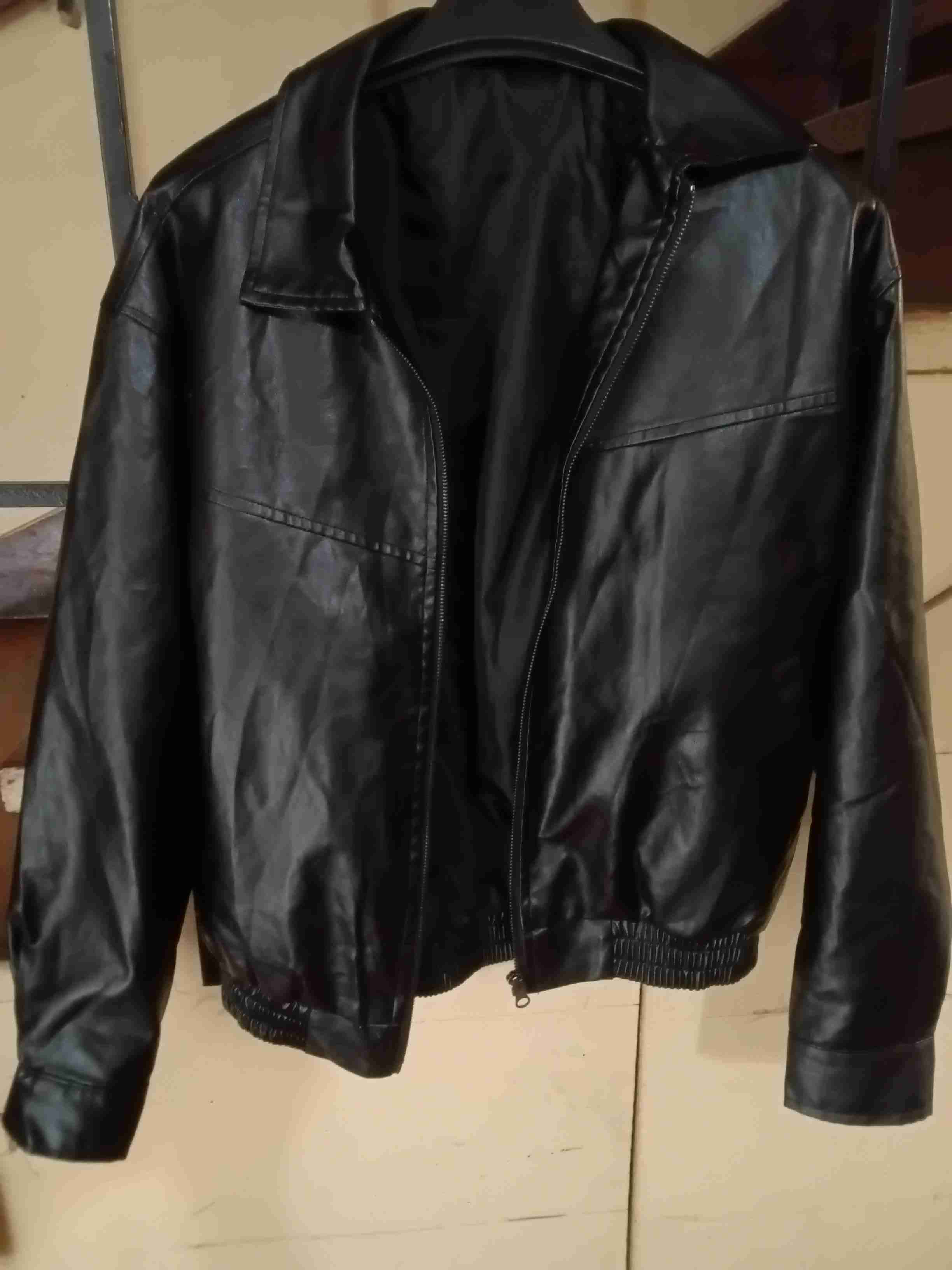 Chaqueta de cuero negra - miniatura 1