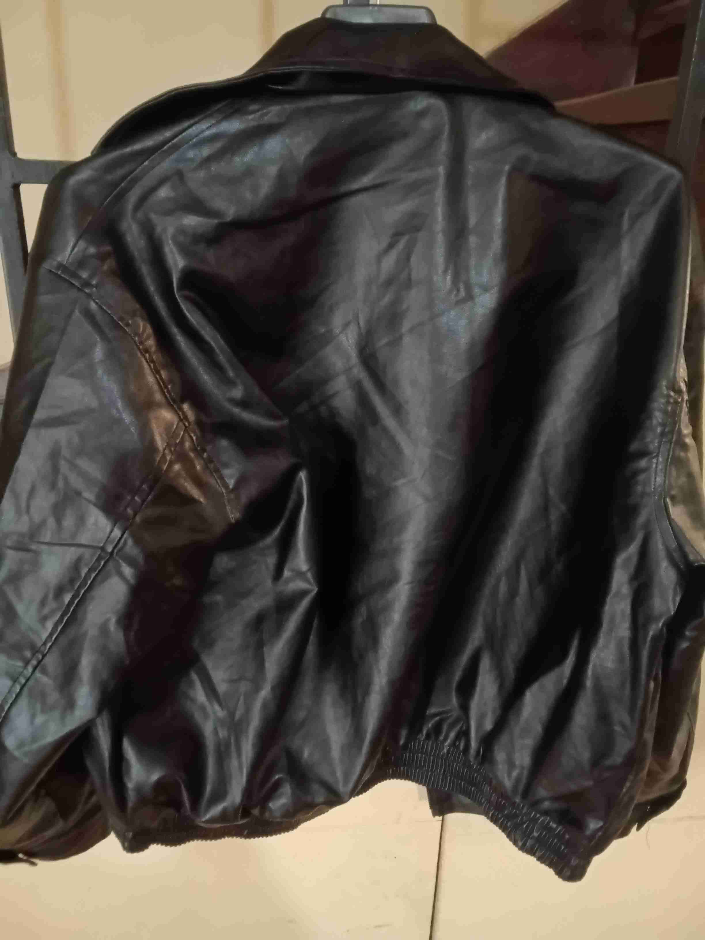 Chaqueta de cuero negra - miniatura 2