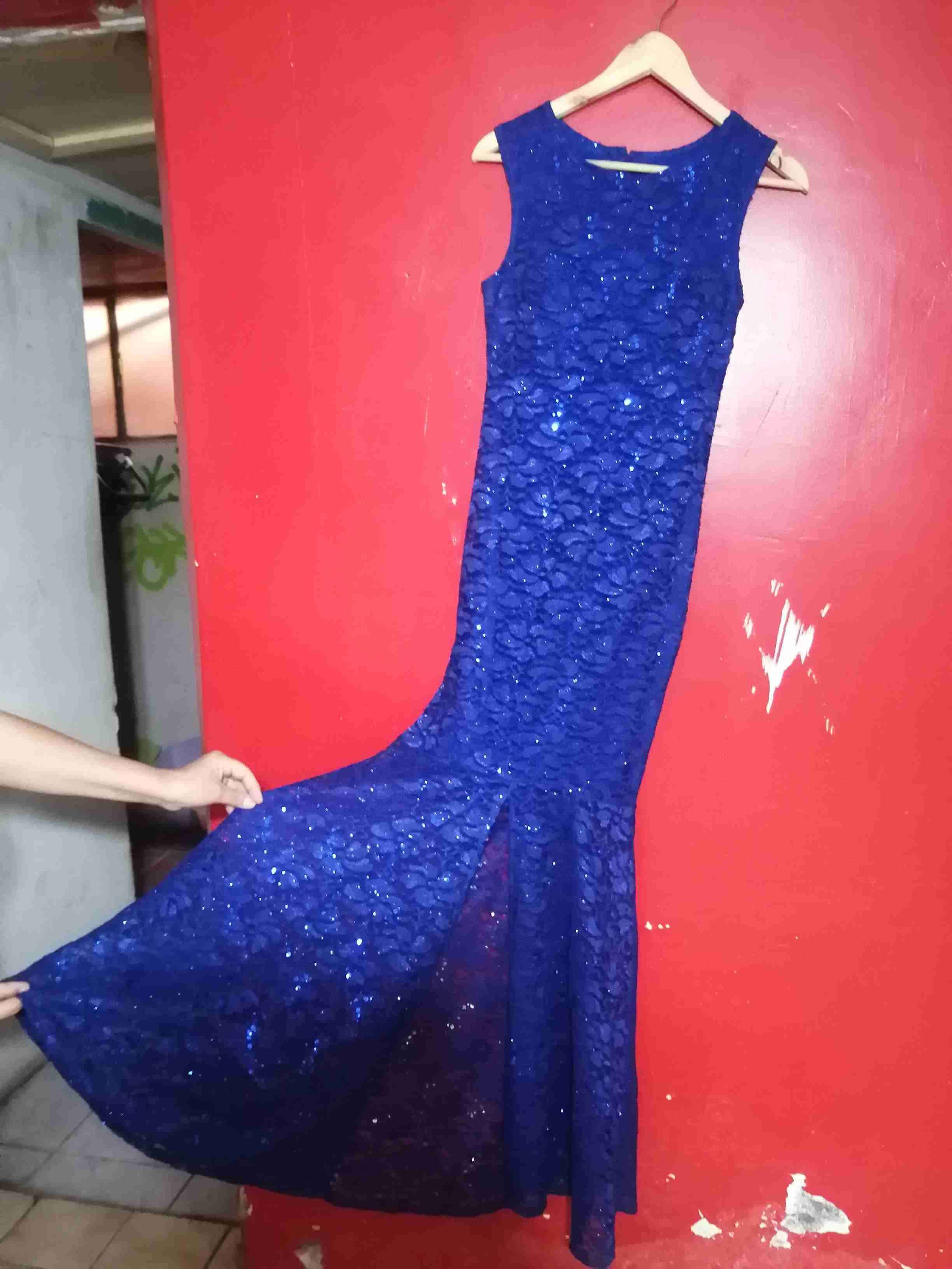 Vestido azul con lentejuelas - 1