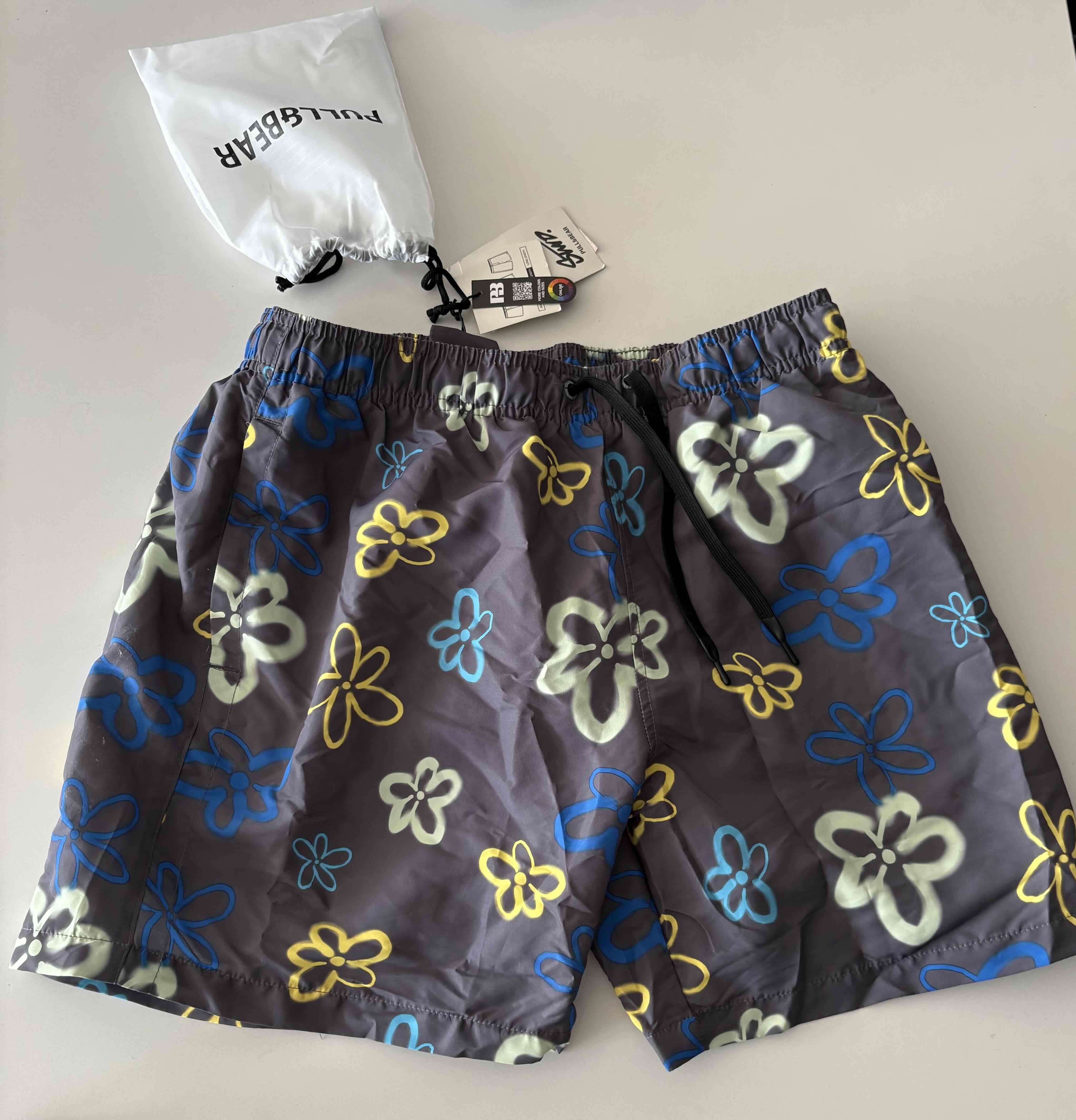 Short de baño con flores