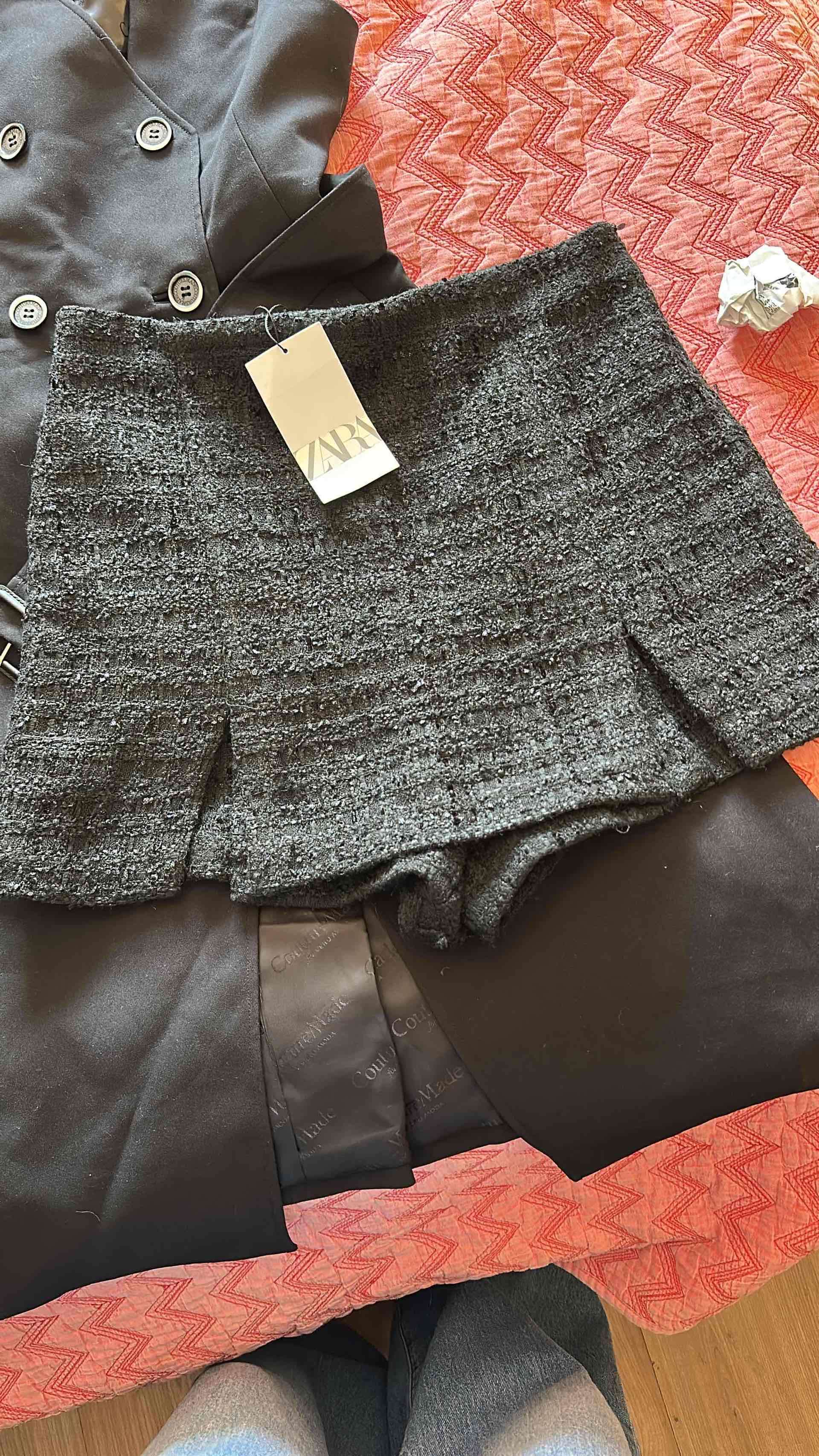 Falda corta gris Zara
