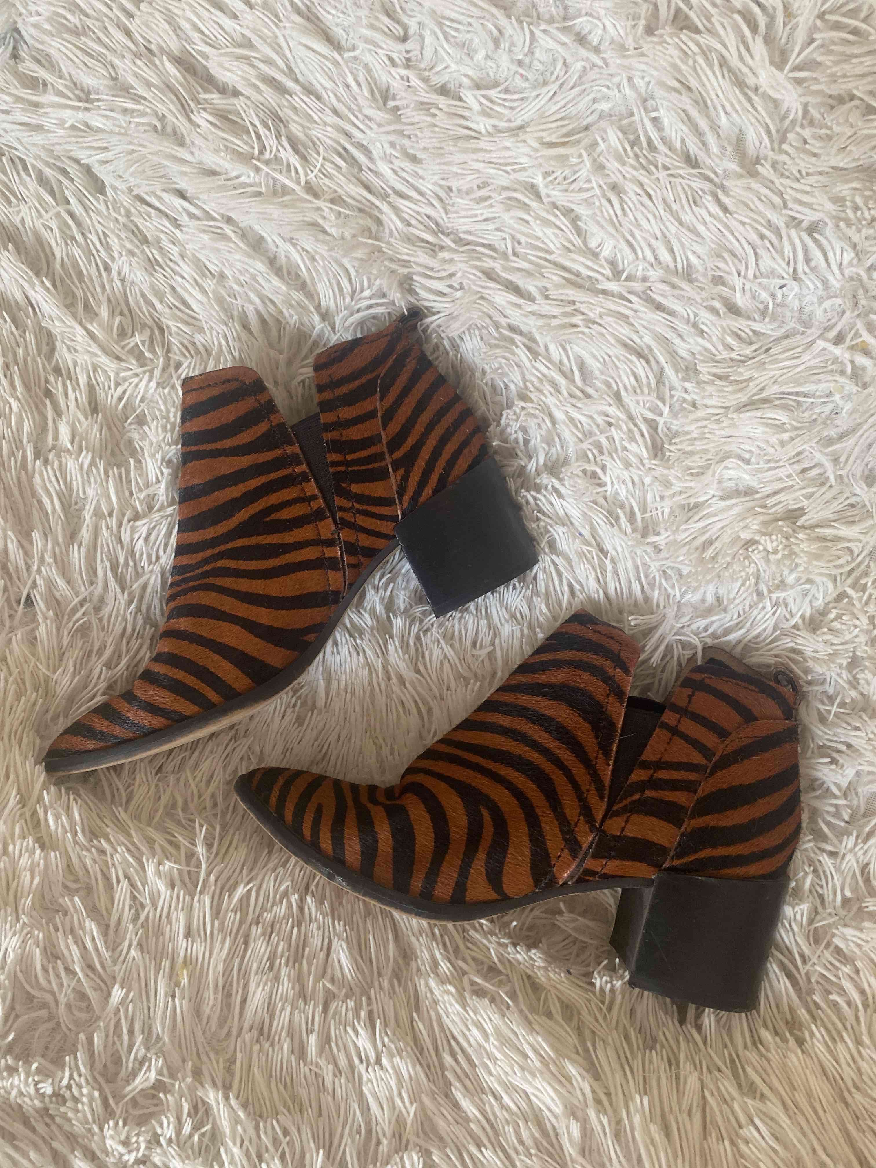 Botines con estampado de zebra - miniatura 1