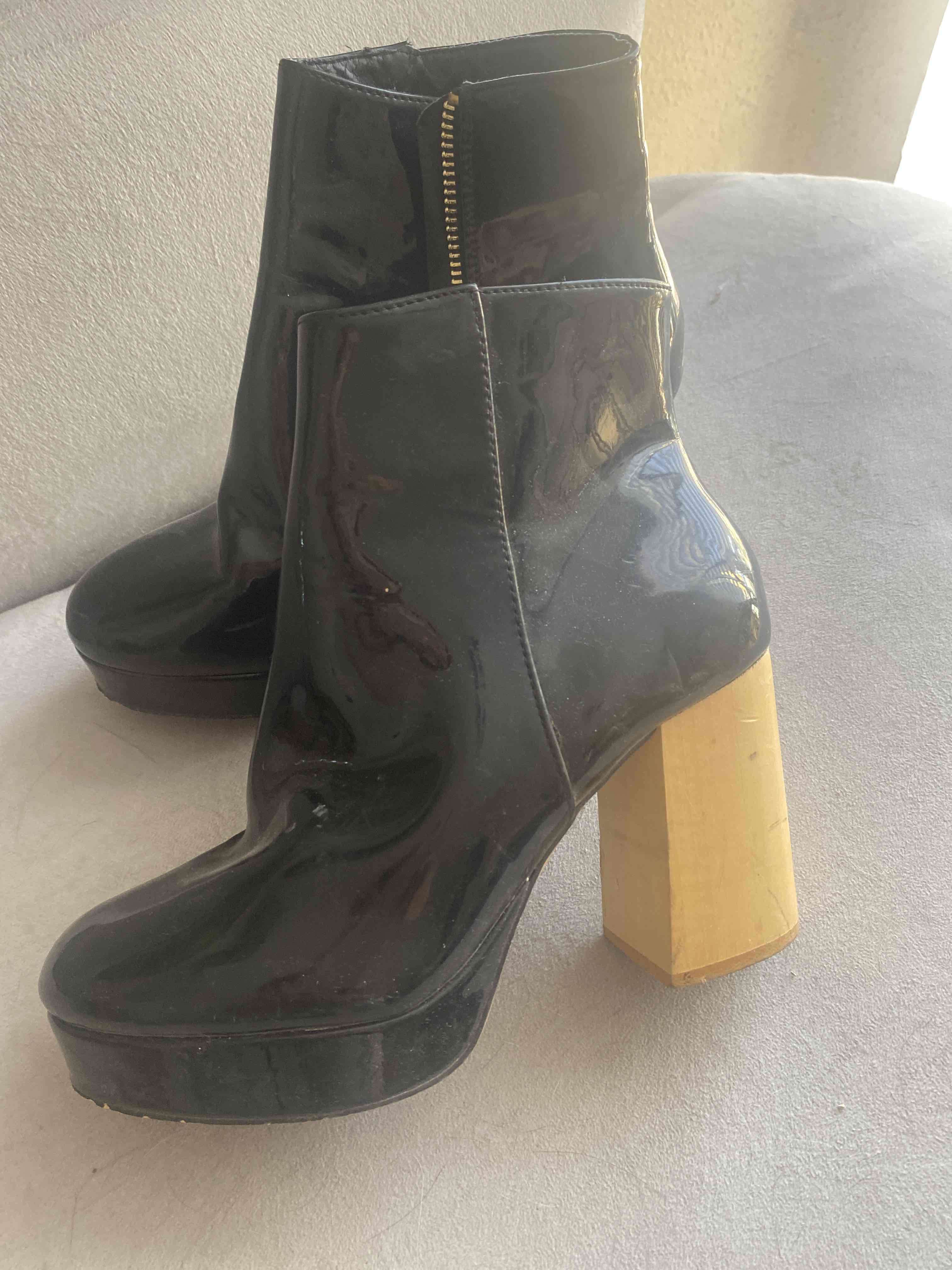 Botines negros con tacón grueso - miniatura 1